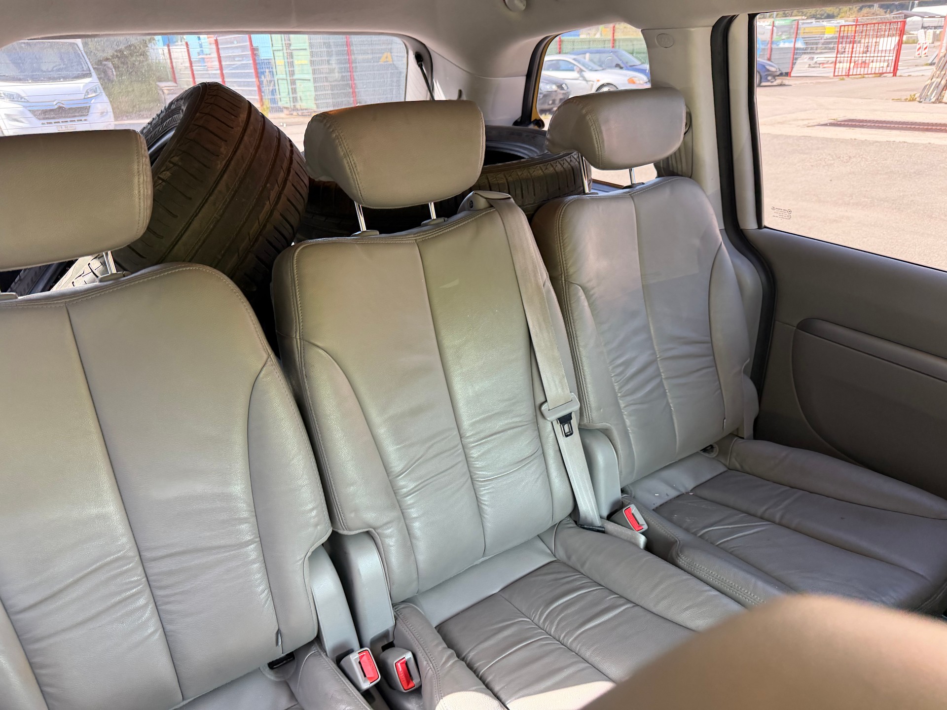 KIA Carnival 2.2 CRDi Trend-image-5