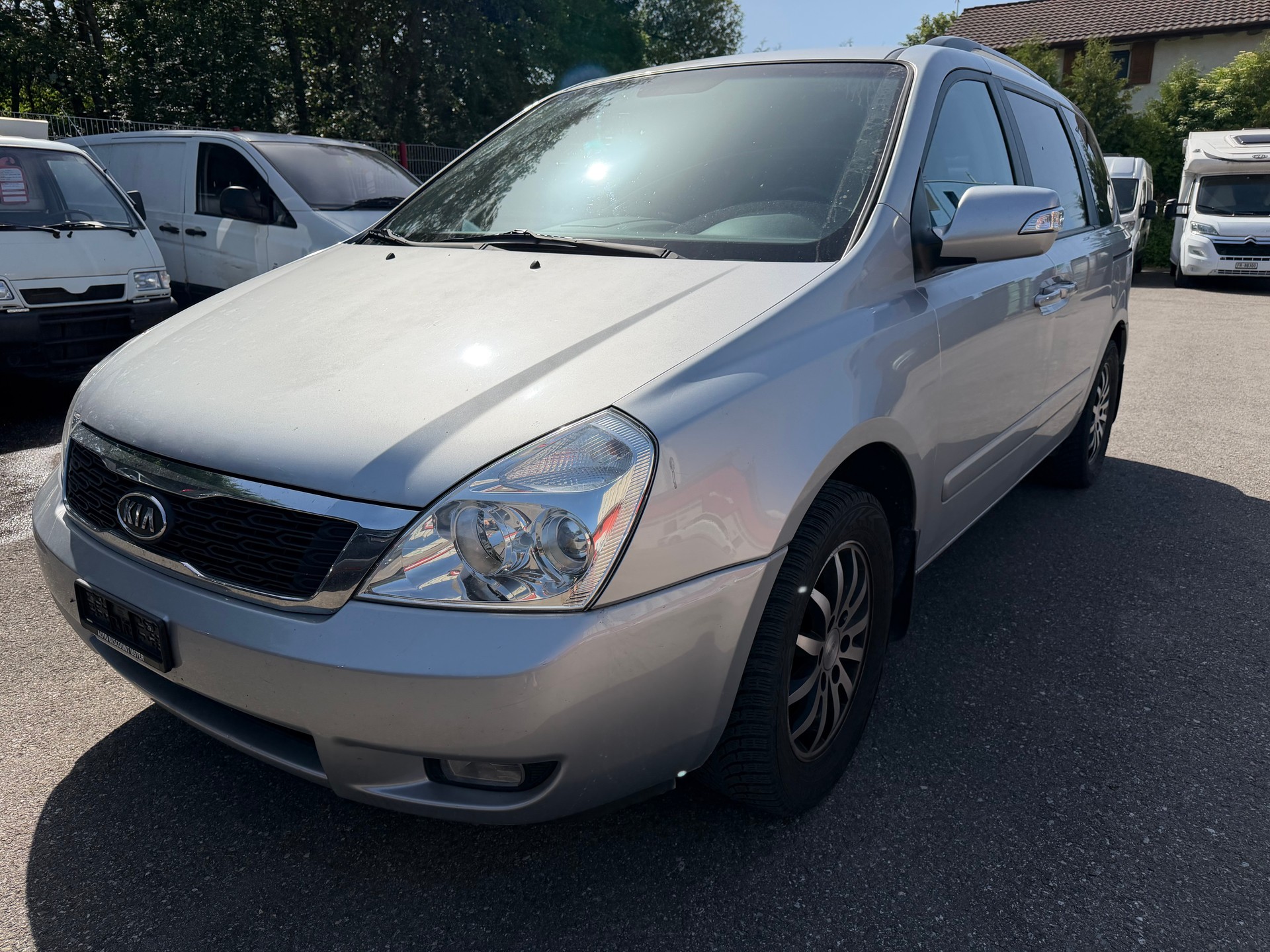 KIA Carnival 2.2 CRDi Trend-image-1