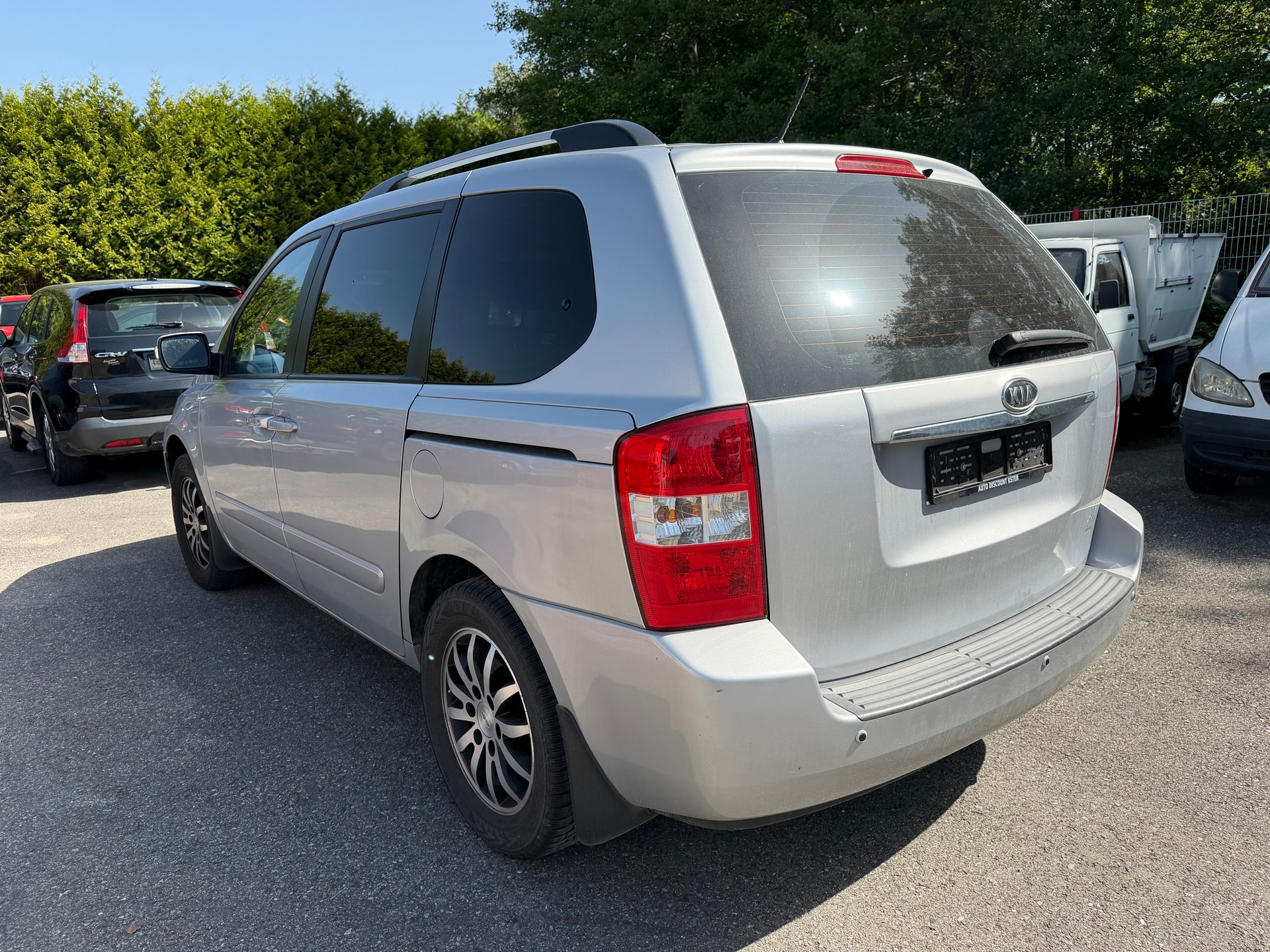 KIA Carnival 2.2 CRDi Trend-image-3