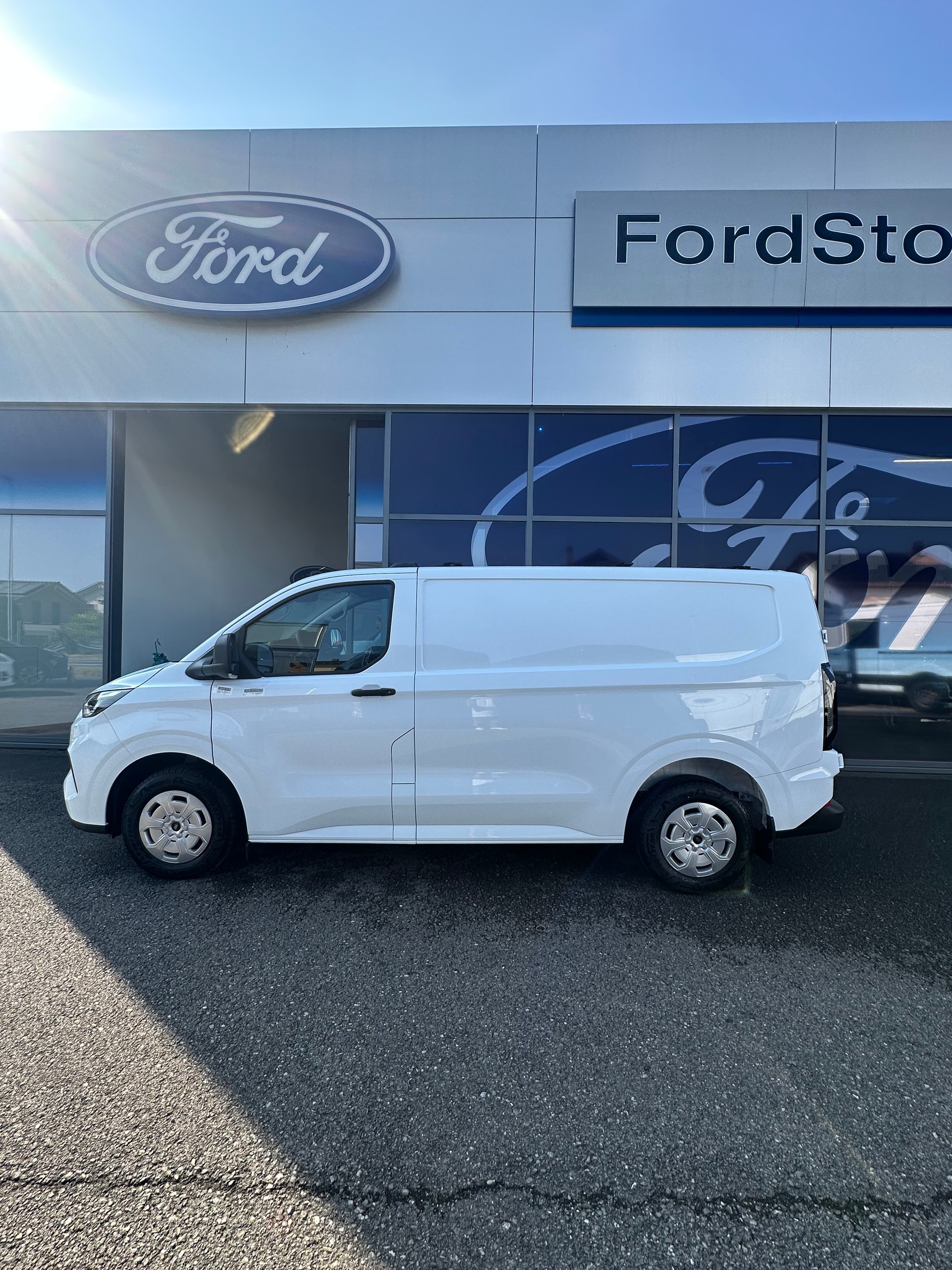 FORD Transit Custom Van 320 L1 2.0 EcoBl Trend/136CV/Man.-image-2