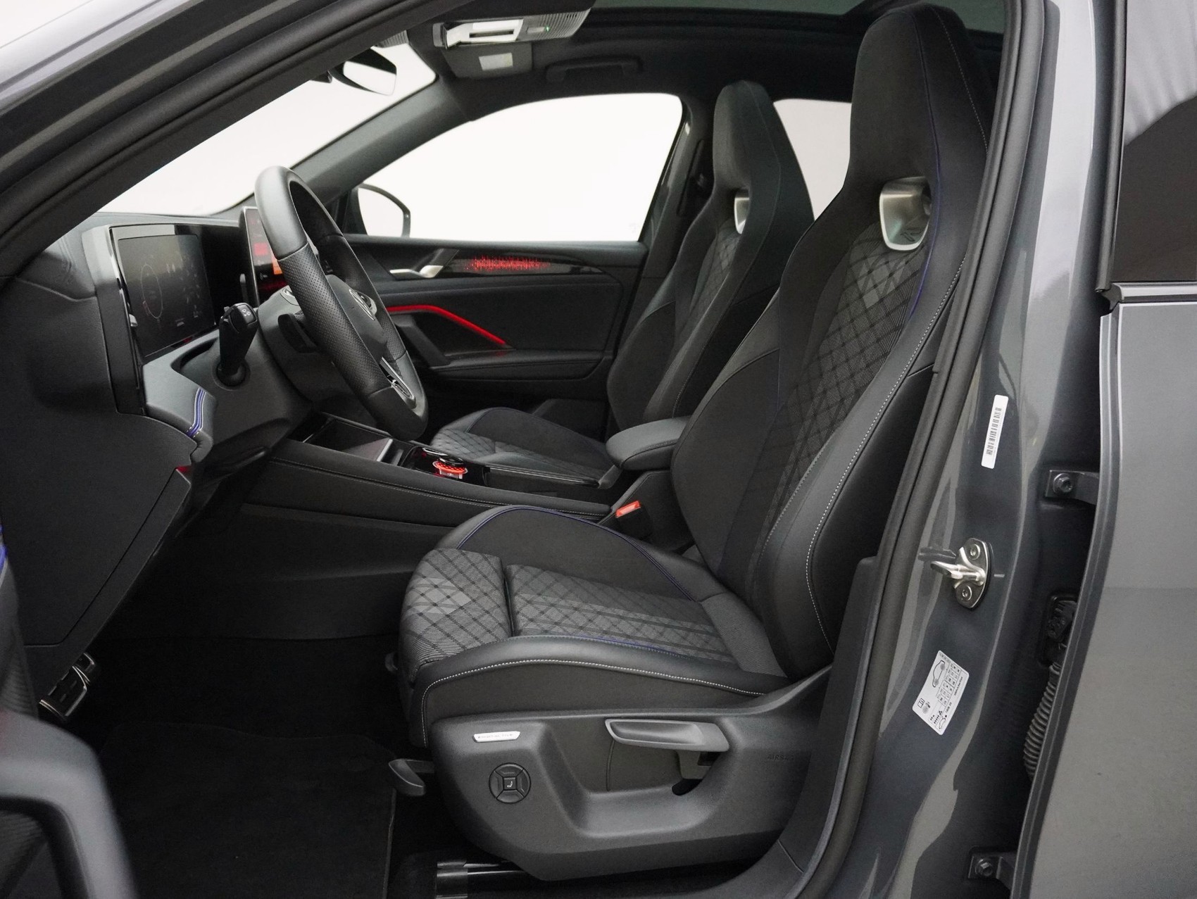 VW Tiguan 2.0 TSI DSG R-Line Black Style 4Motion (2025)-image-9