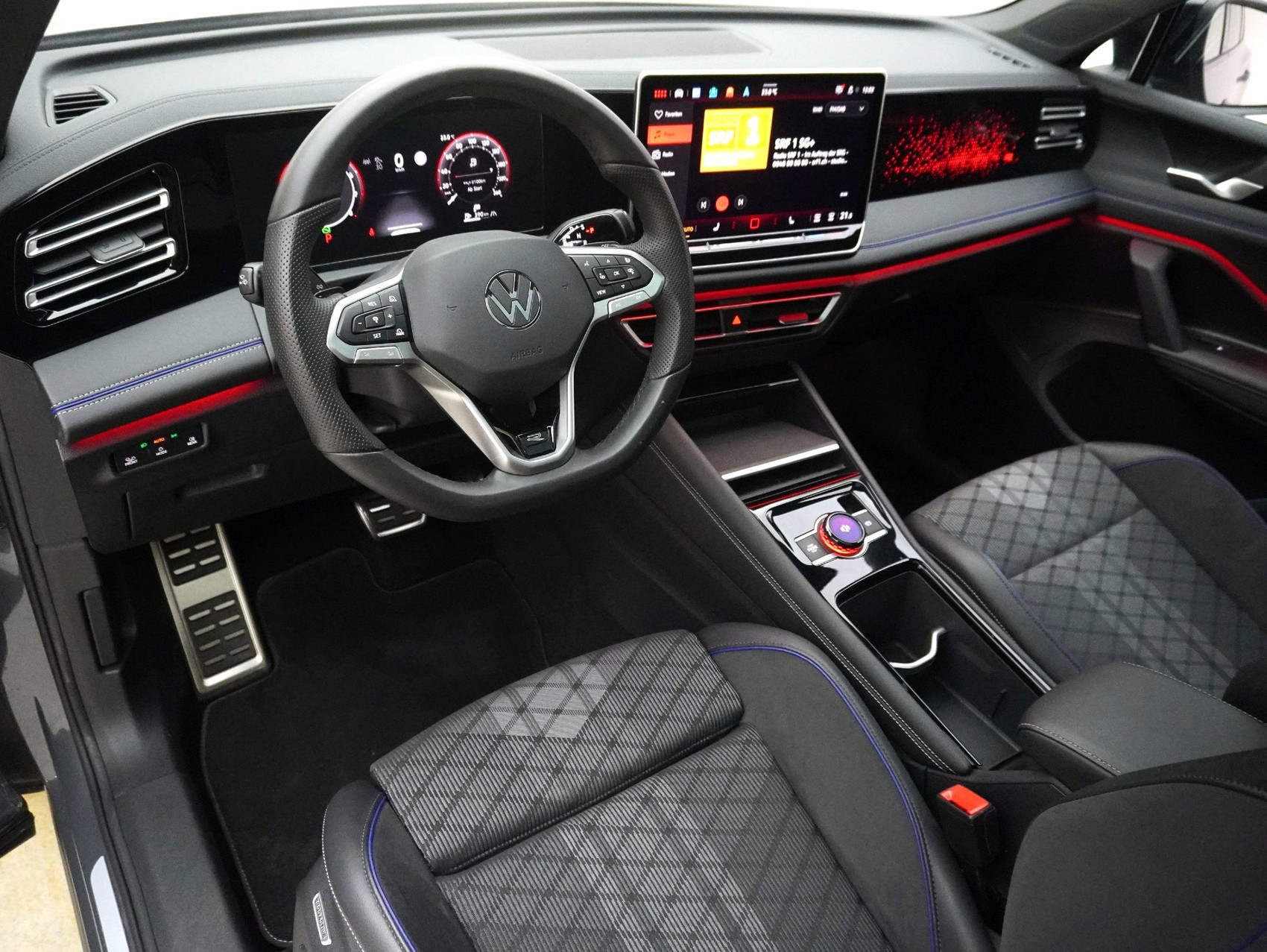 VW Tiguan 2.0 TSI DSG R-Line Black Style 4Motion (2025)-image-7