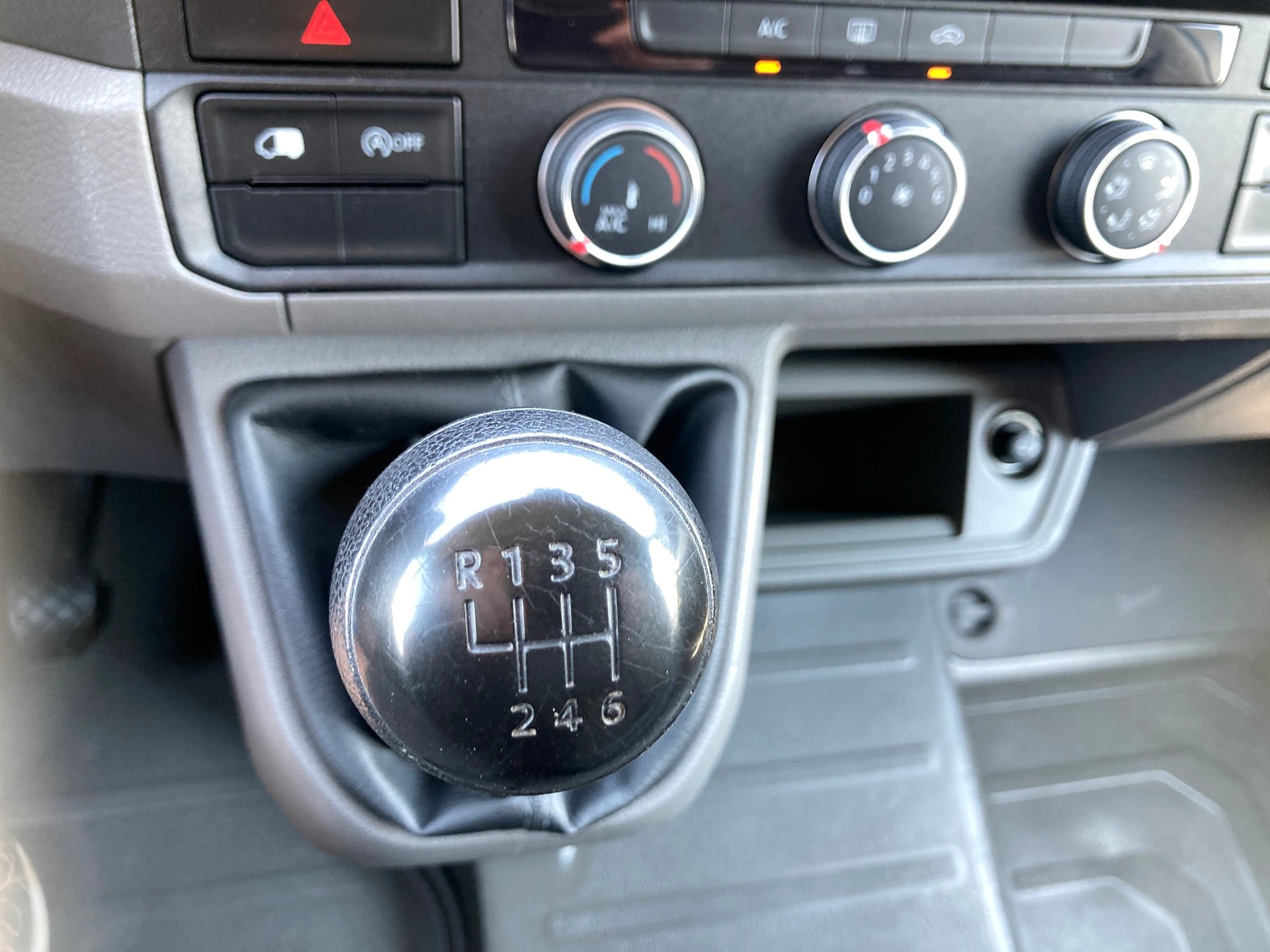 VW Crafter 35 2.0 TDI L3 **Nutzlast 1'147 KG**-image-11