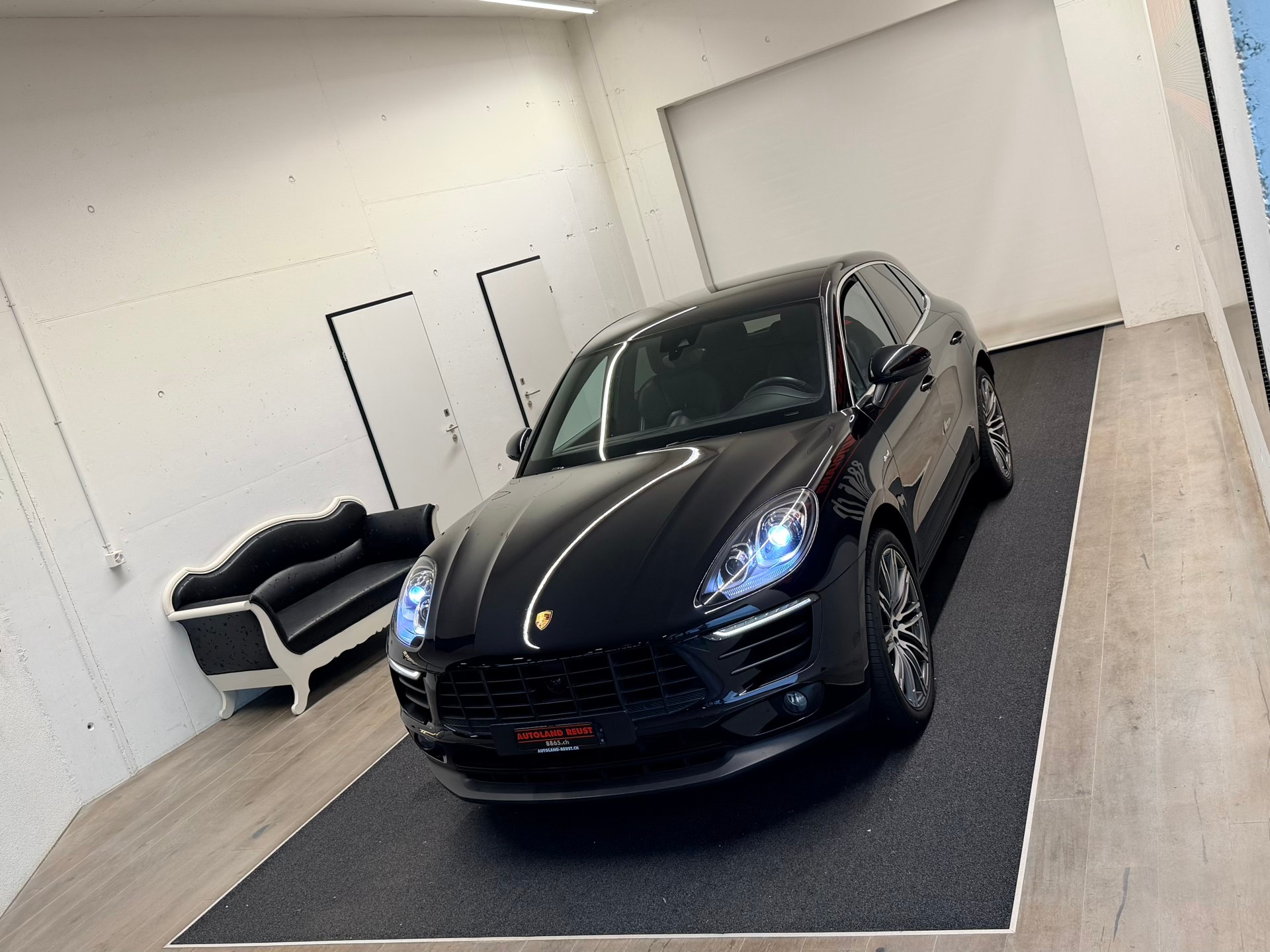 PORSCHE Macan S Diesel PDK-showroom-element-3