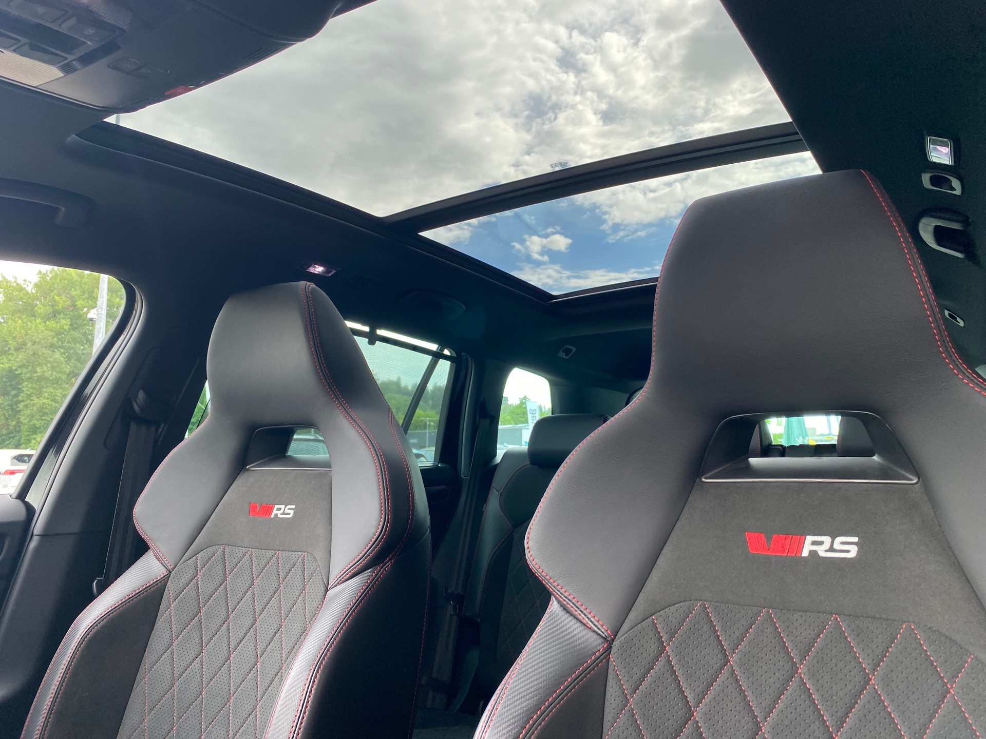 SKODA Kodiaq 2.0 TSI RS 245PS 4x4 DSG **Top-Ausstattung**-image-14