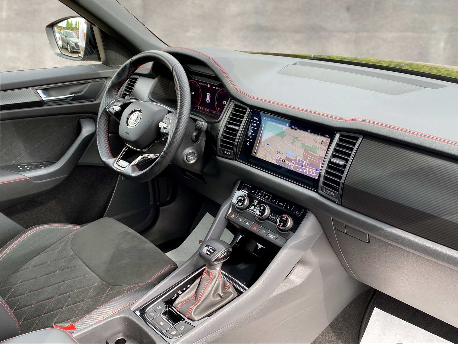 SKODA Kodiaq 2.0 TSI RS 245PS 4x4 DSG **Top-Ausstattung**-image-8