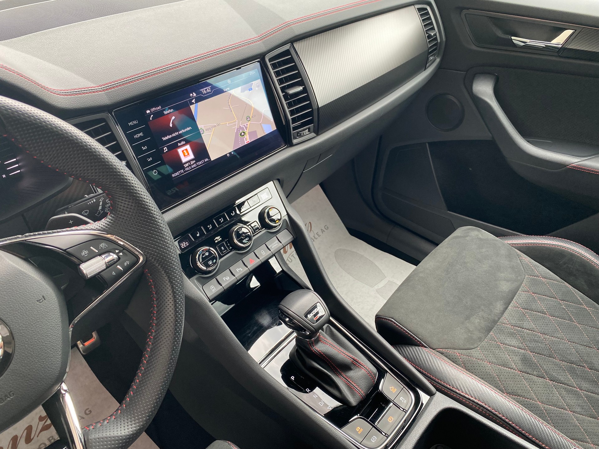 SKODA Kodiaq 2.0 TSI RS 245PS 4x4 DSG **Top-Ausstattung**-image-12