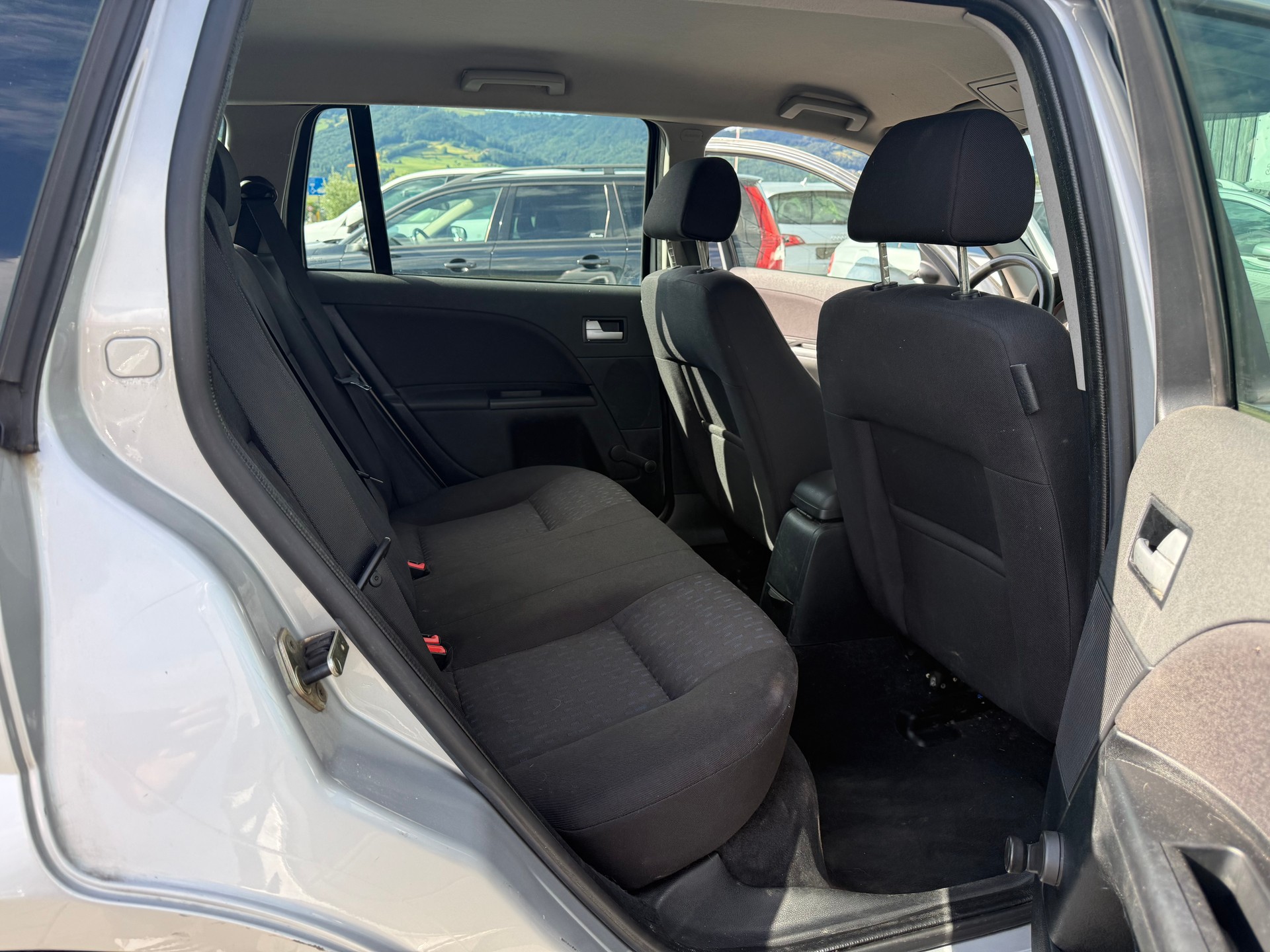 FORD Mondeo 2.0i 16V Trend-image-13
