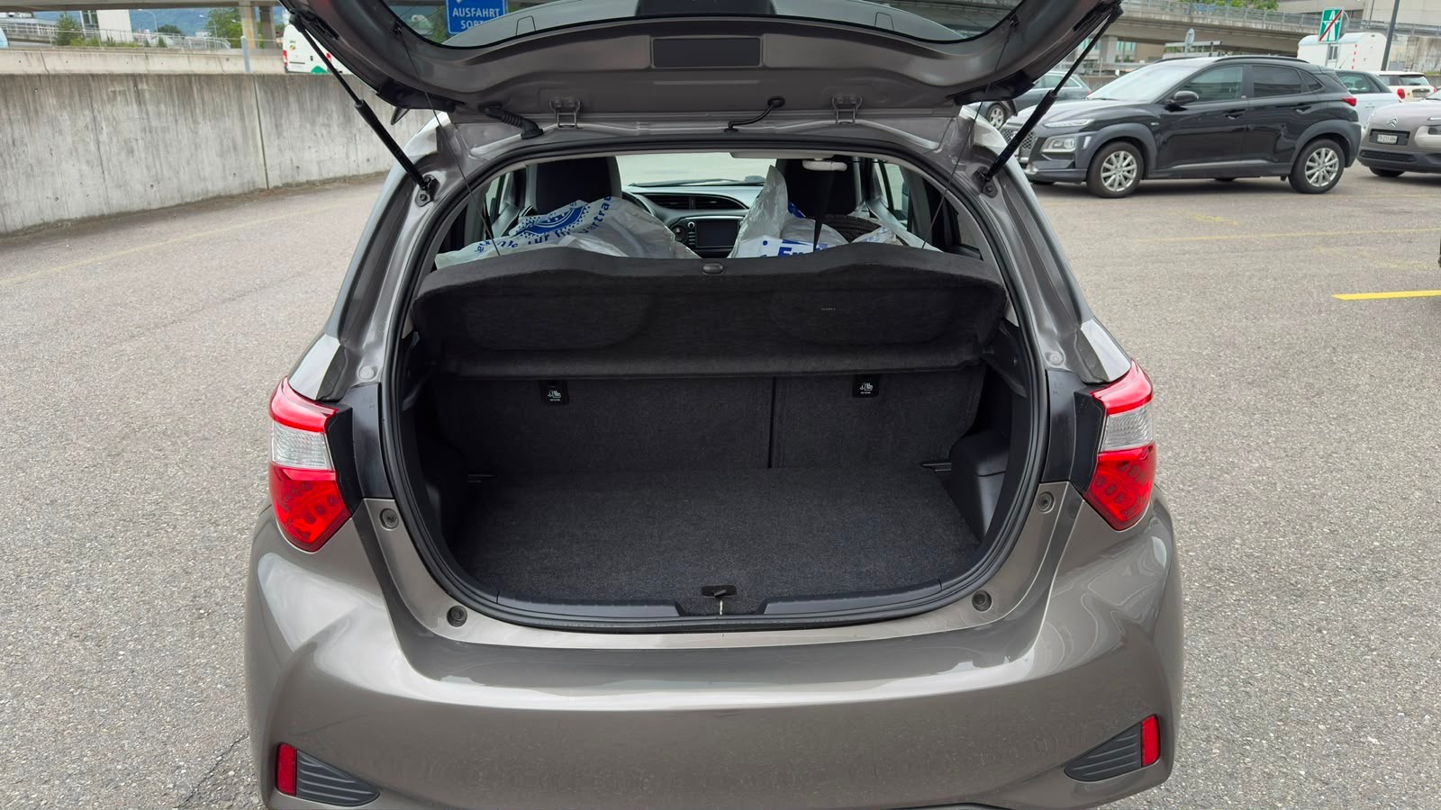 TOYOTA Yaris 1.5 Comfort CVT-image-5