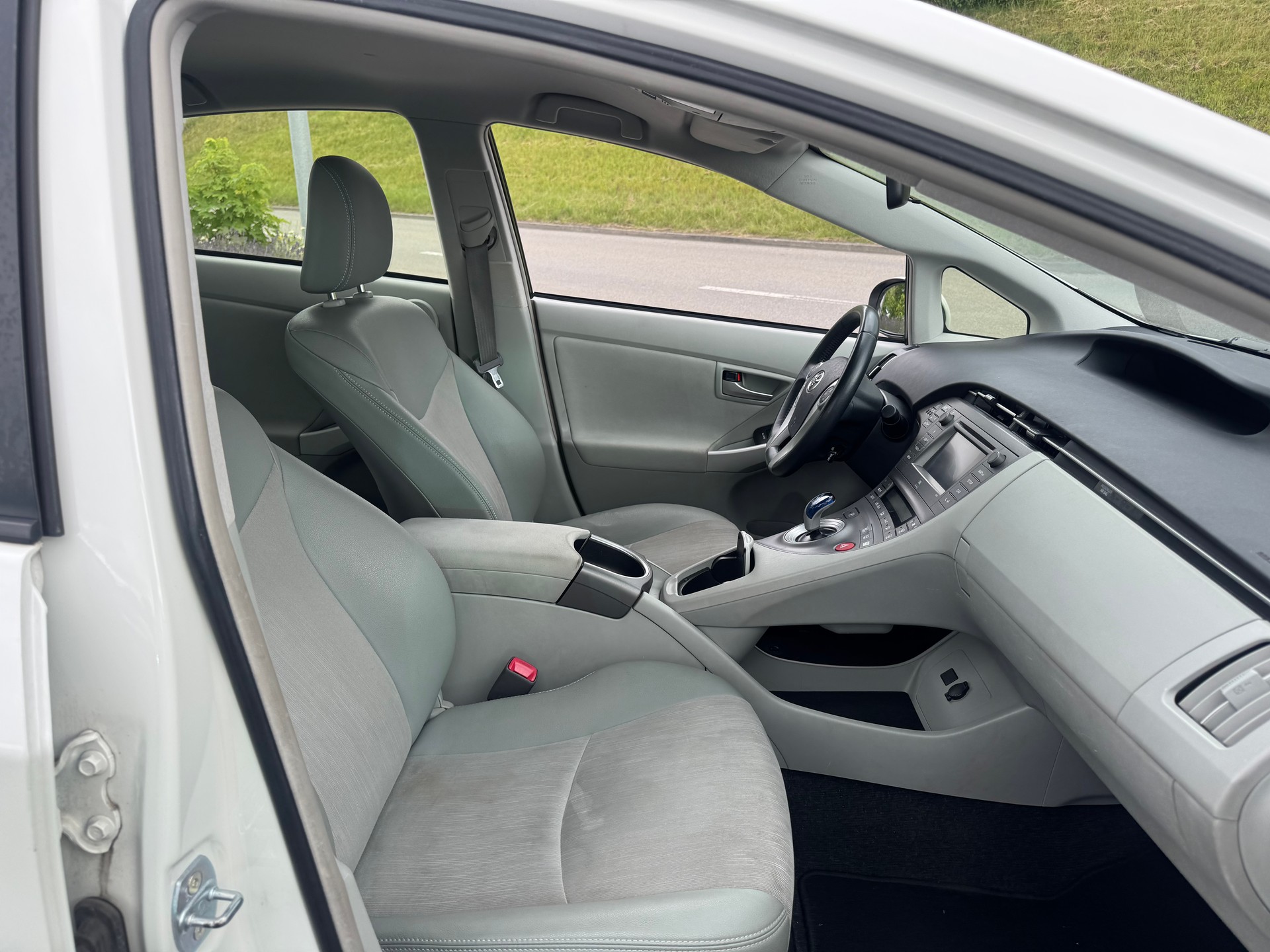 TOYOTA Prius 1.8 16V HSD Sol-image-6