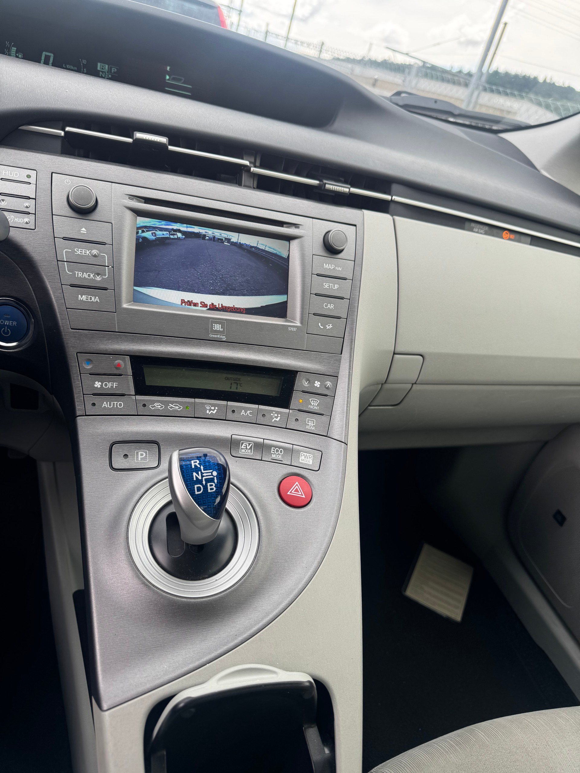 TOYOTA Prius 1.8 16V HSD Sol-image-10