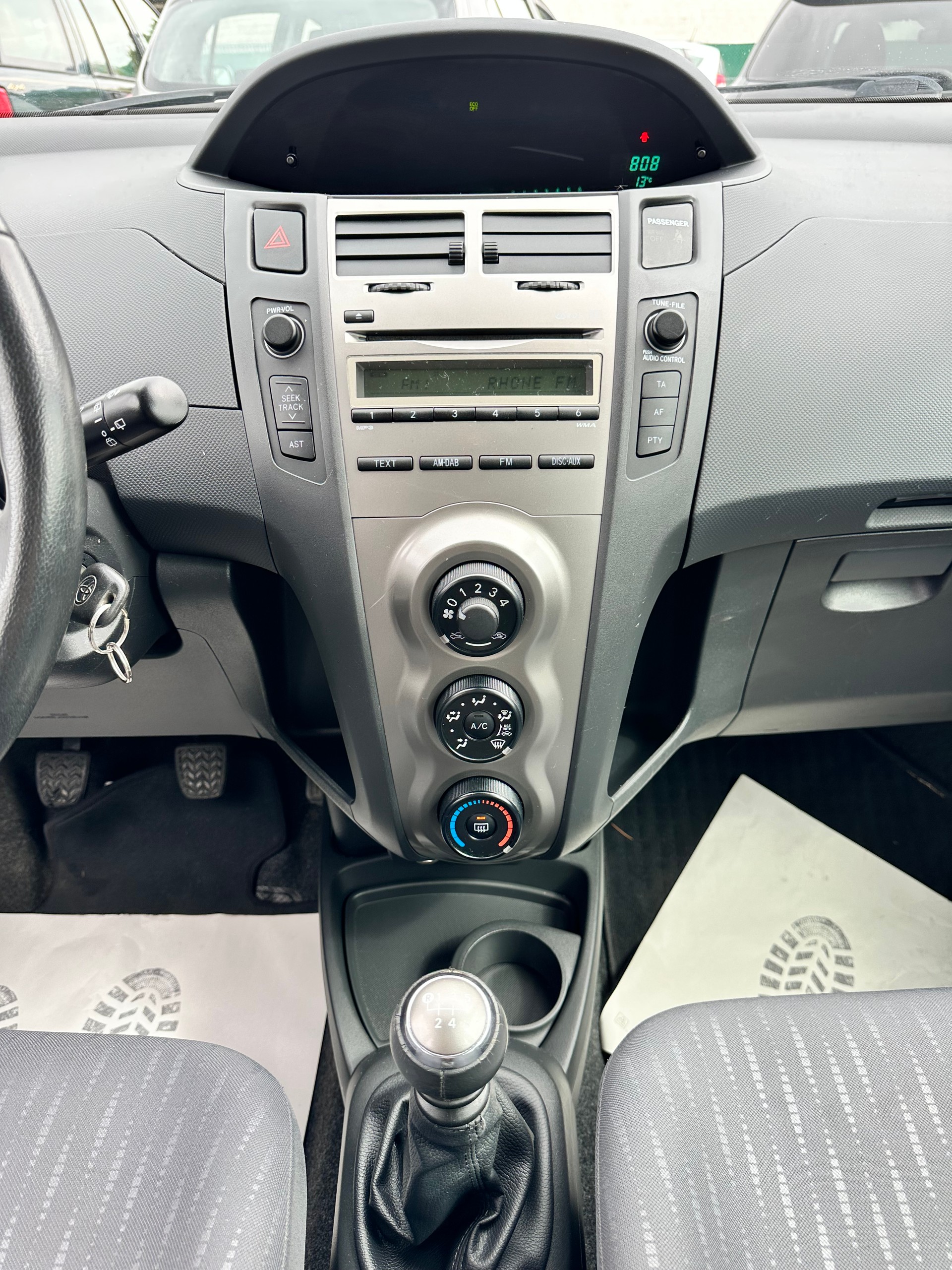 TOYOTA Yaris 1.33 Linea Sol-image-14
