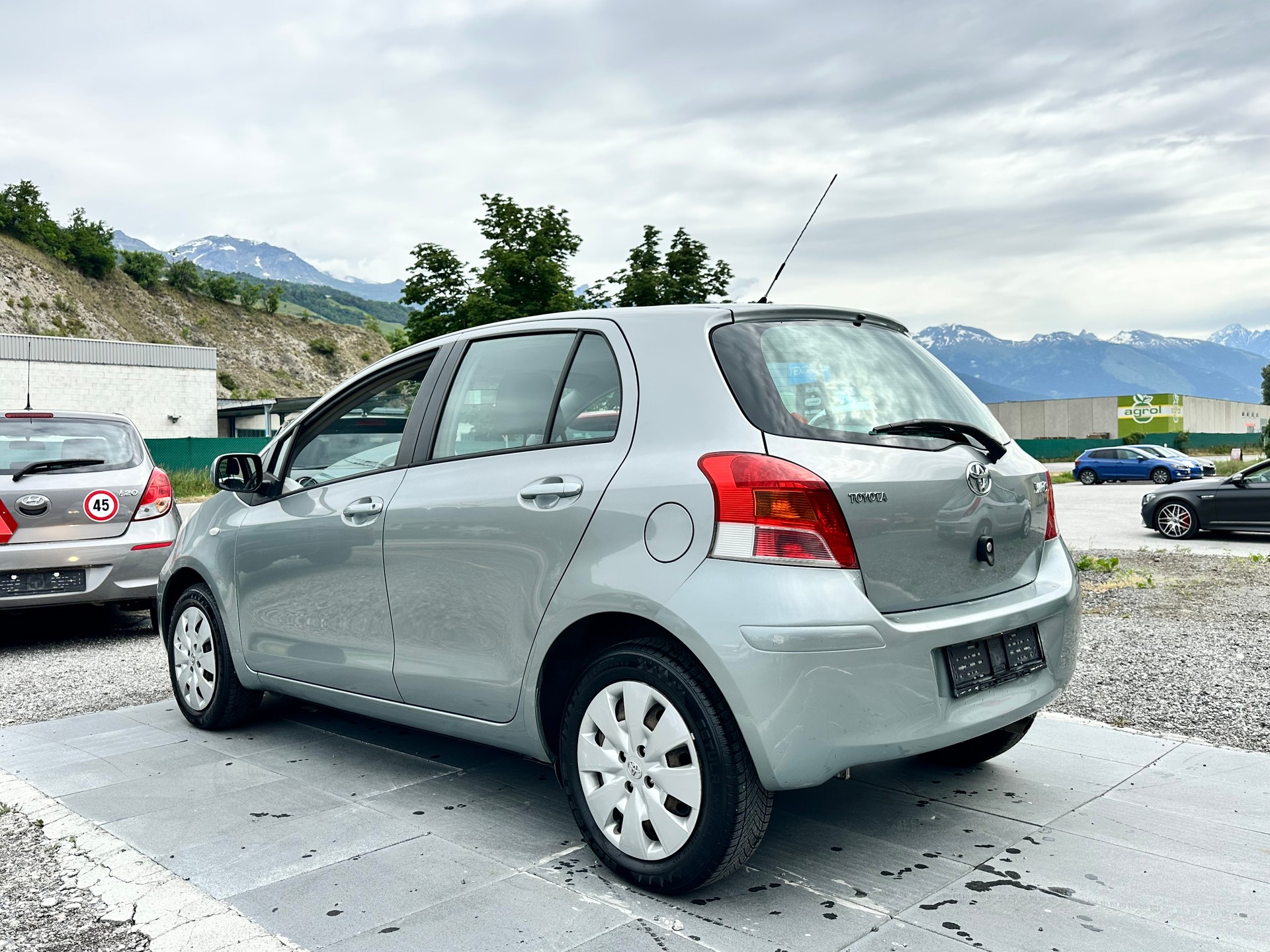 TOYOTA Yaris 1.33 Linea Sol-image-3