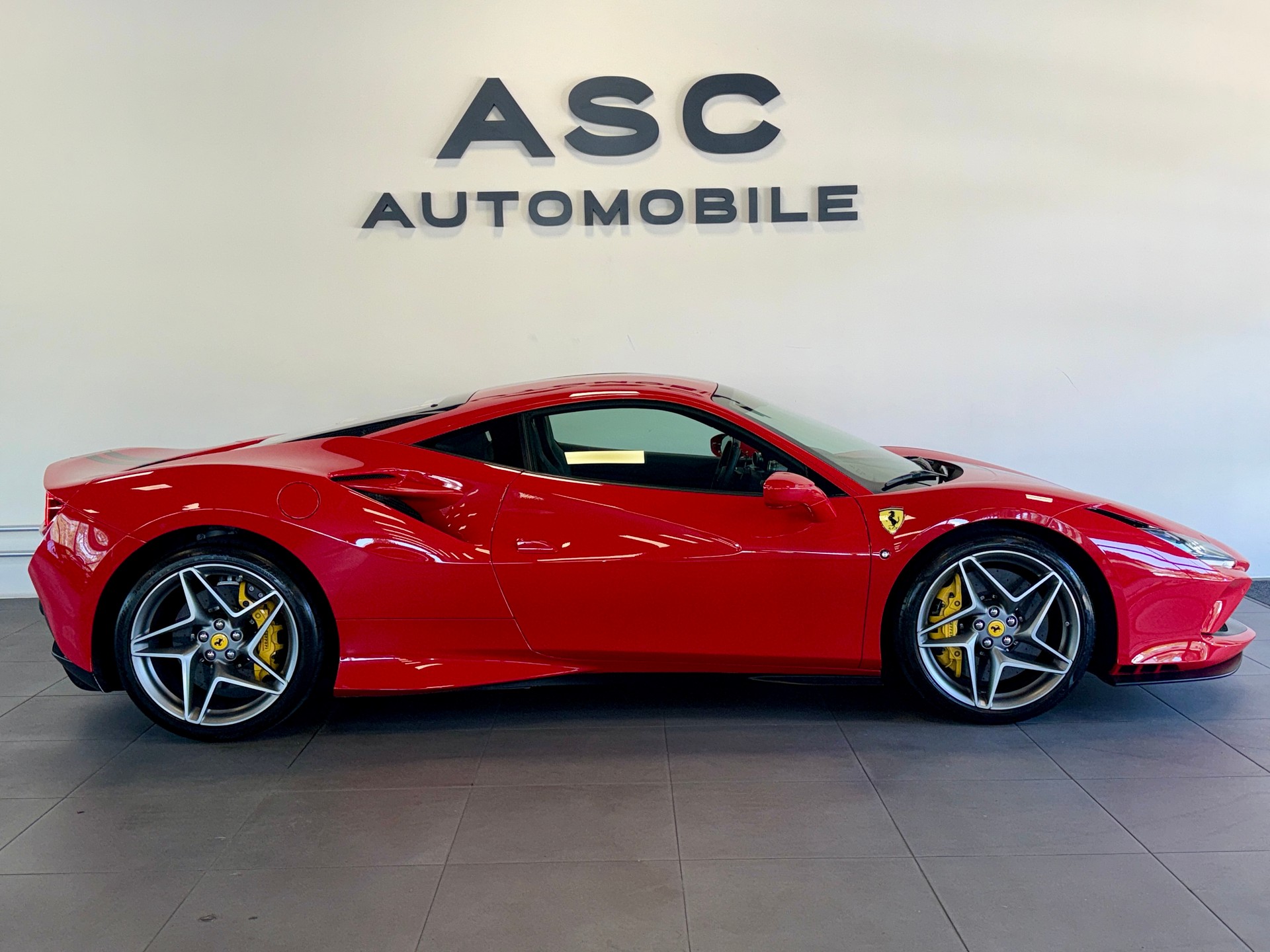 FERRARI F8 Tributo-image-3