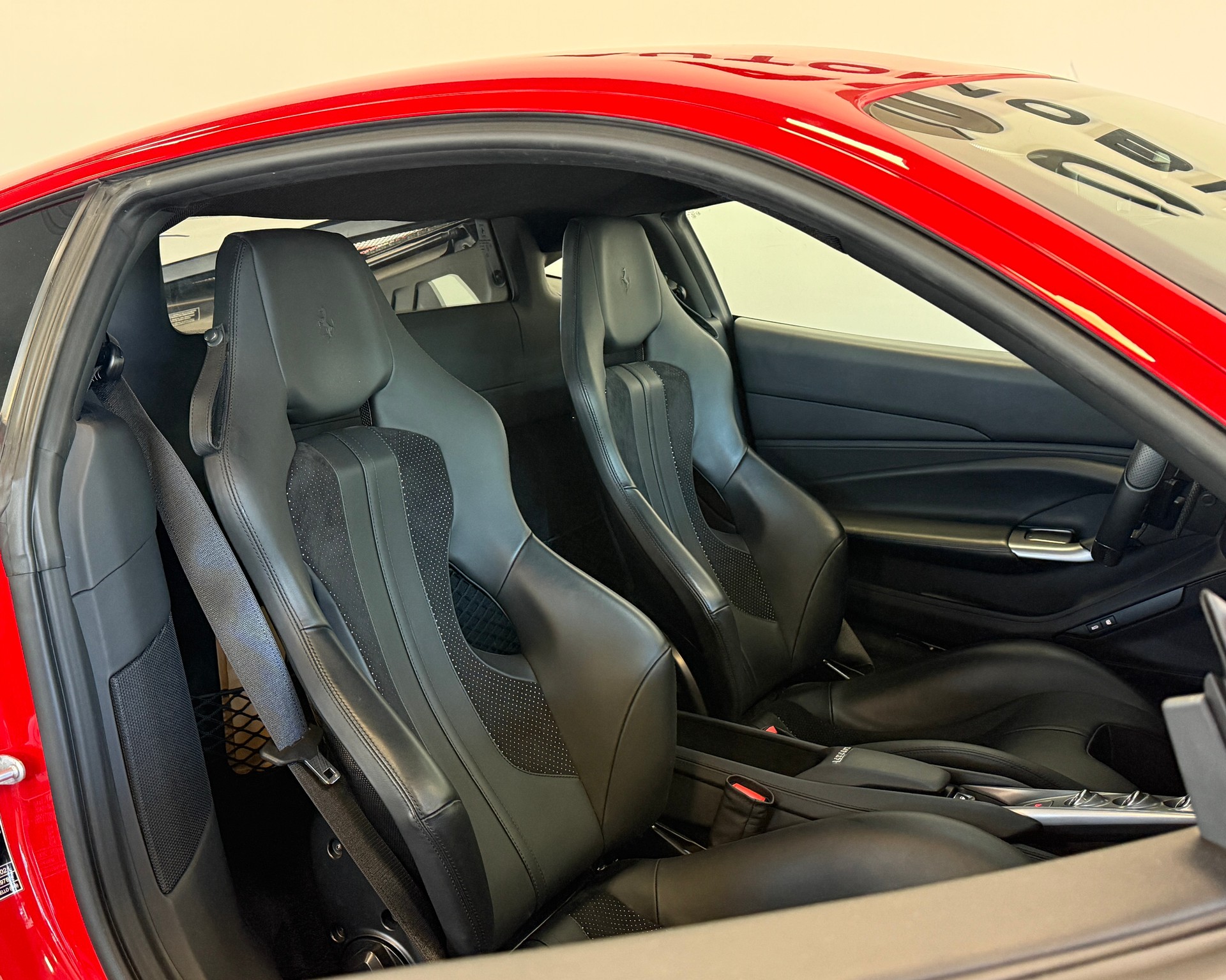 FERRARI F8 Tributo-image-11