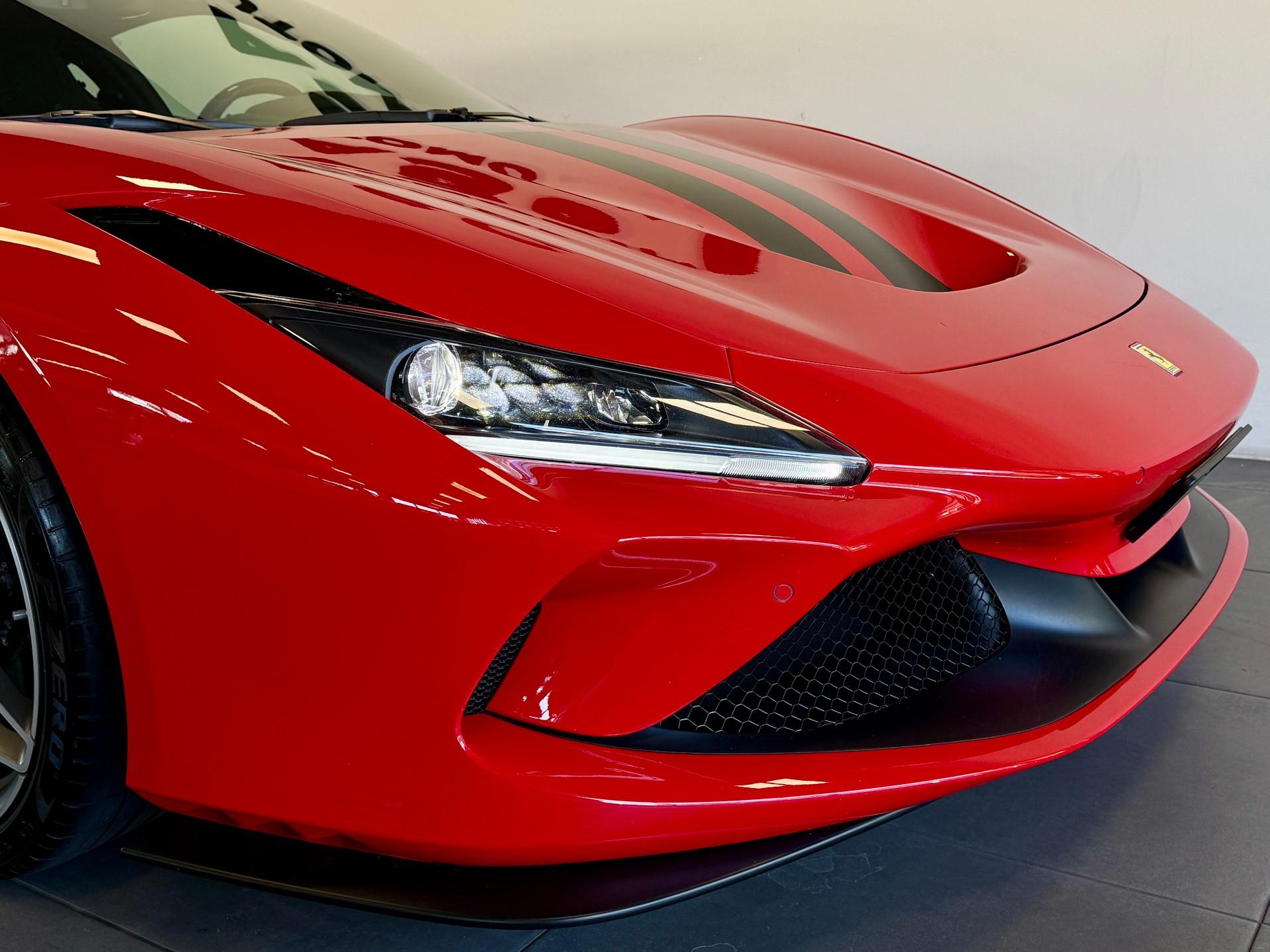 FERRARI F8 Tributo-image-2
