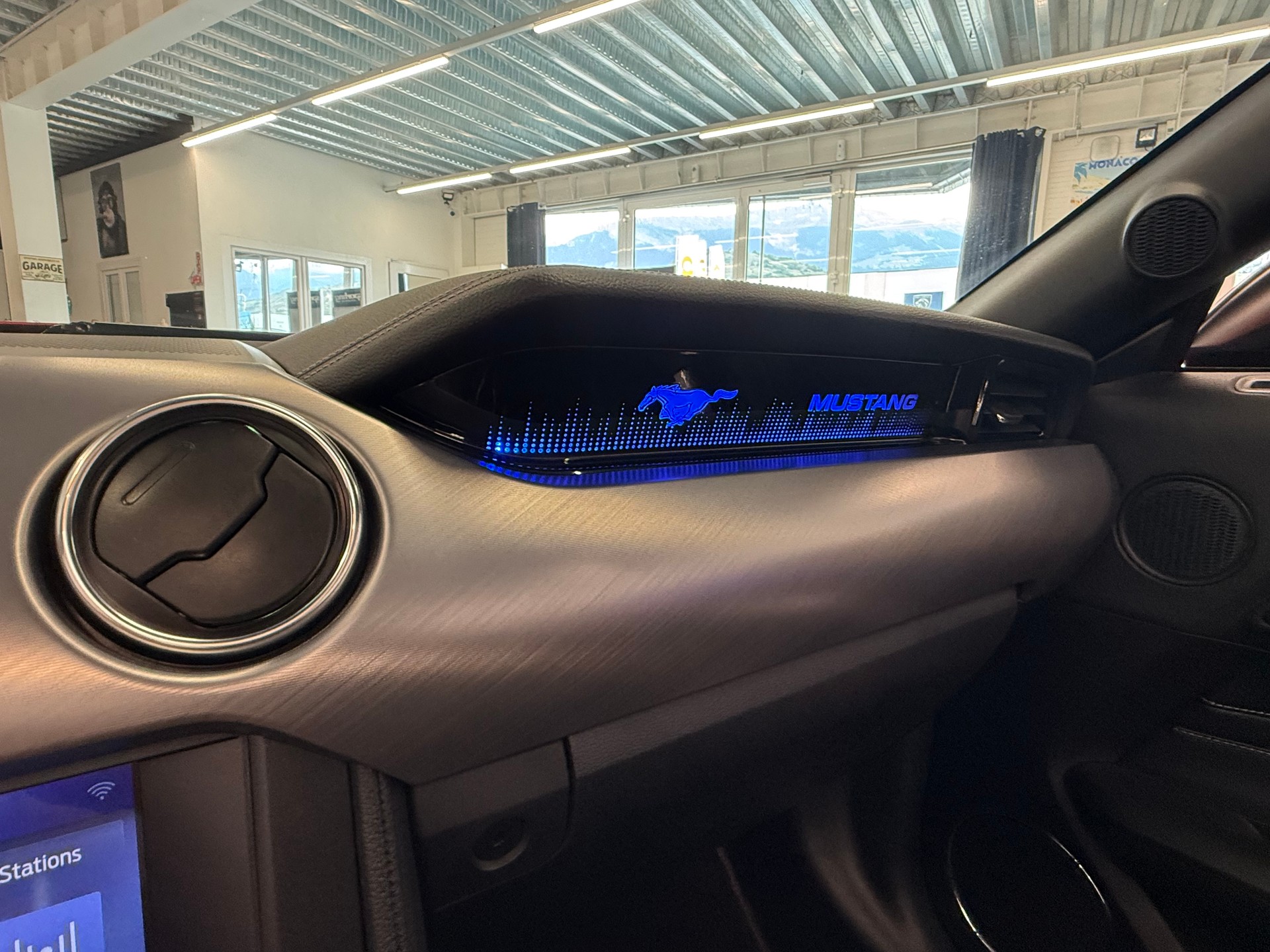FORD Mustang Convertible 5.0 V8 GT Automat CH AUTO-image-18