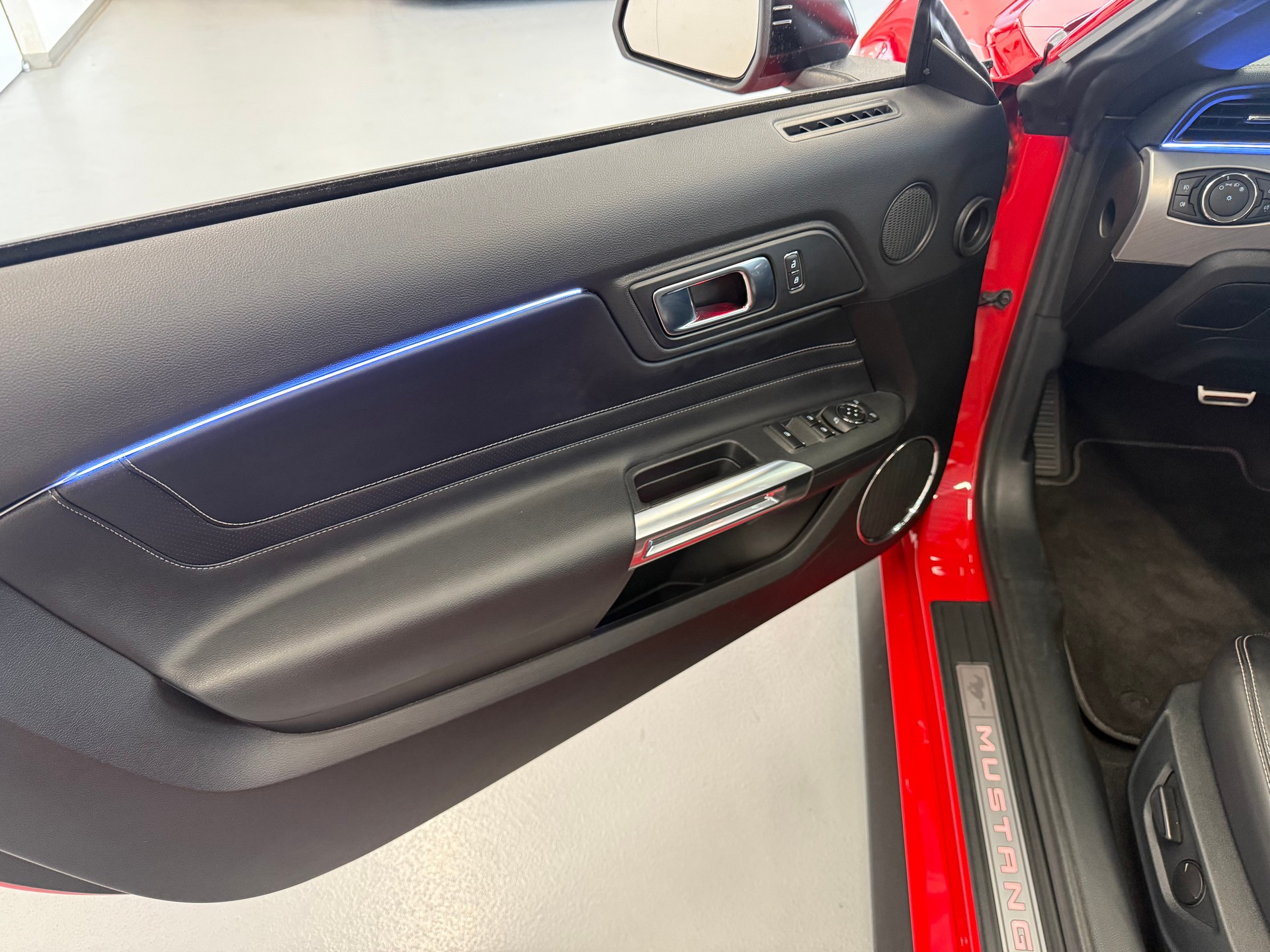 FORD Mustang Convertible 5.0 V8 GT Automat CH AUTO-image-16
