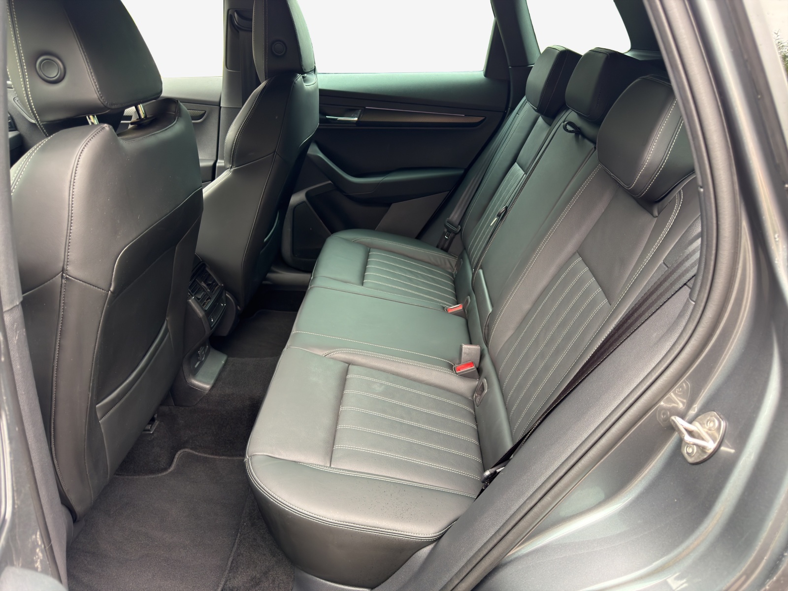SKODA Karoq 2.0 TSI SportLine 4x4 DSG-image-11