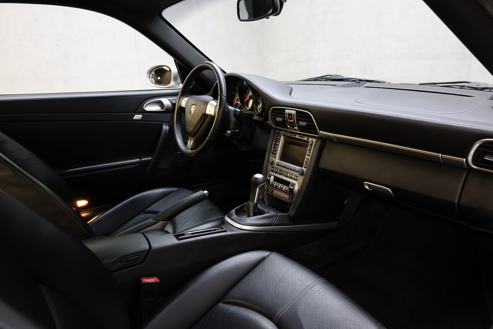 PORSCHE 911 Carrera 4S-image-28