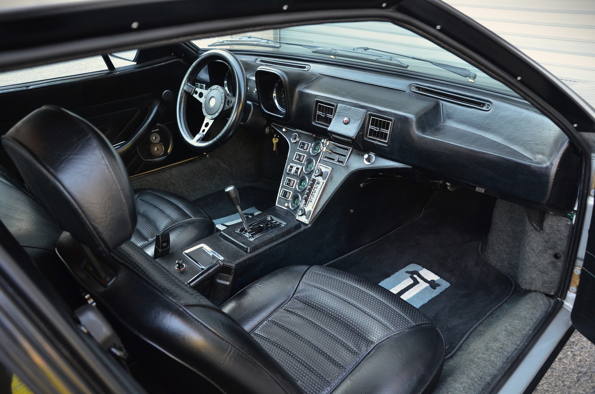 DE TOMASO PANTERA GTS-image-10