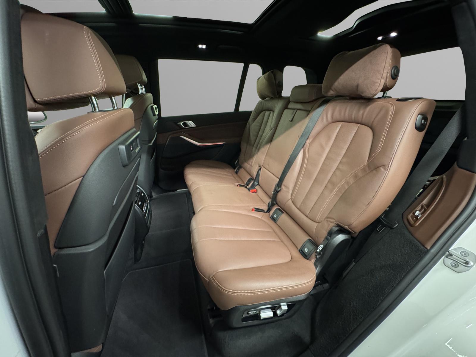 BMW X7 40i xDrive-image-12