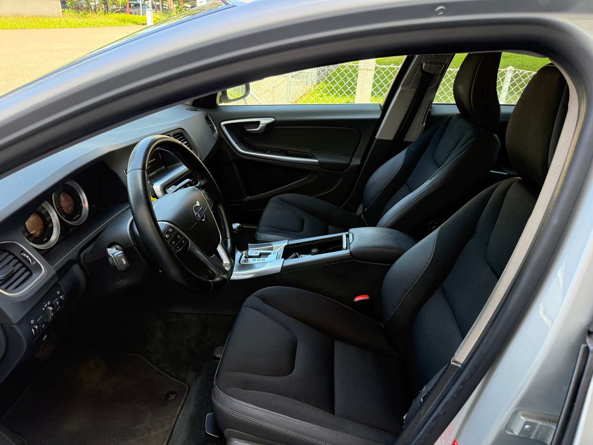 VOLVO S60 D3 Kinetic Geartronic-image-5