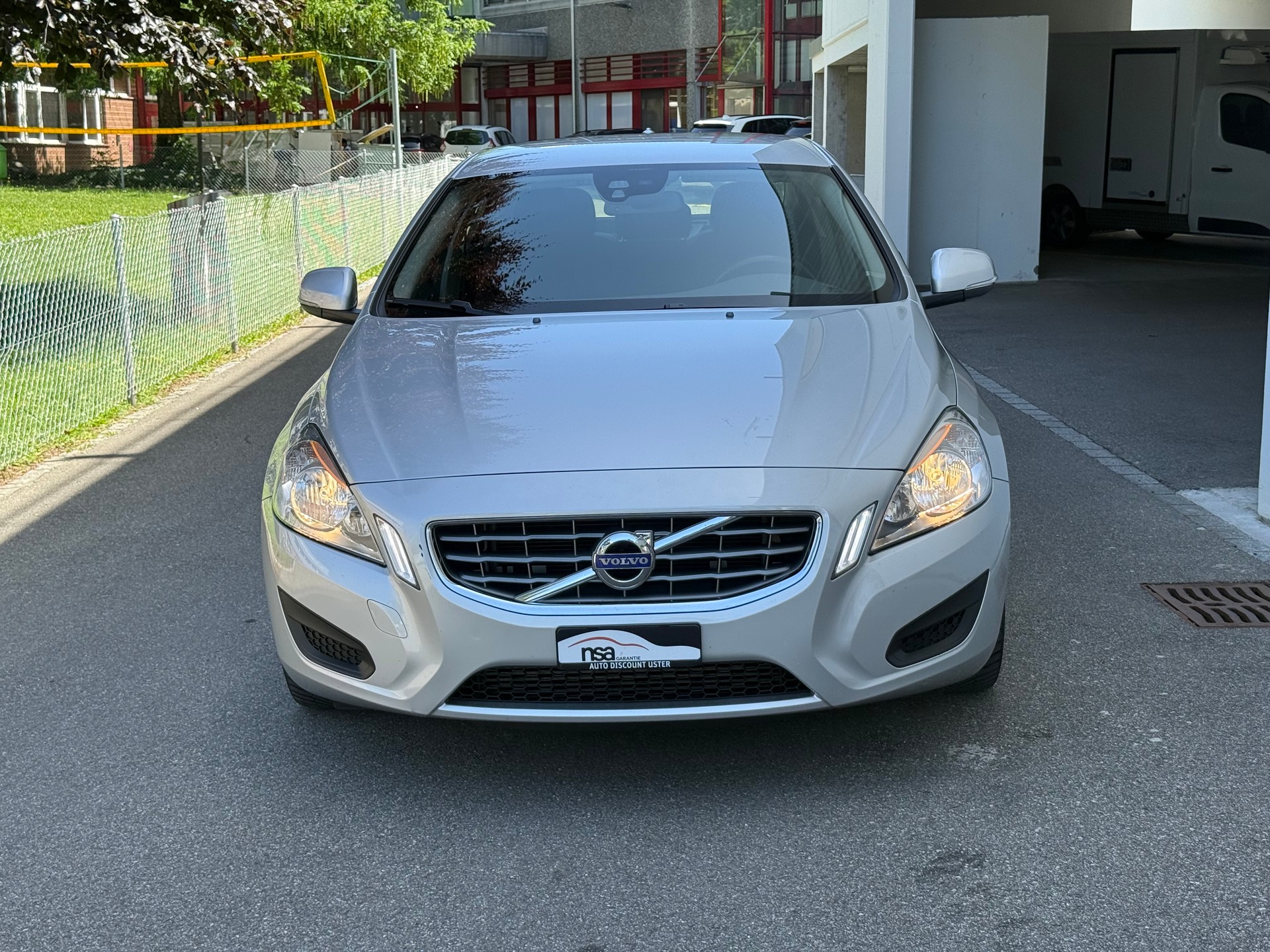 VOLVO S60 D3 Kinetic Geartronic-image-0