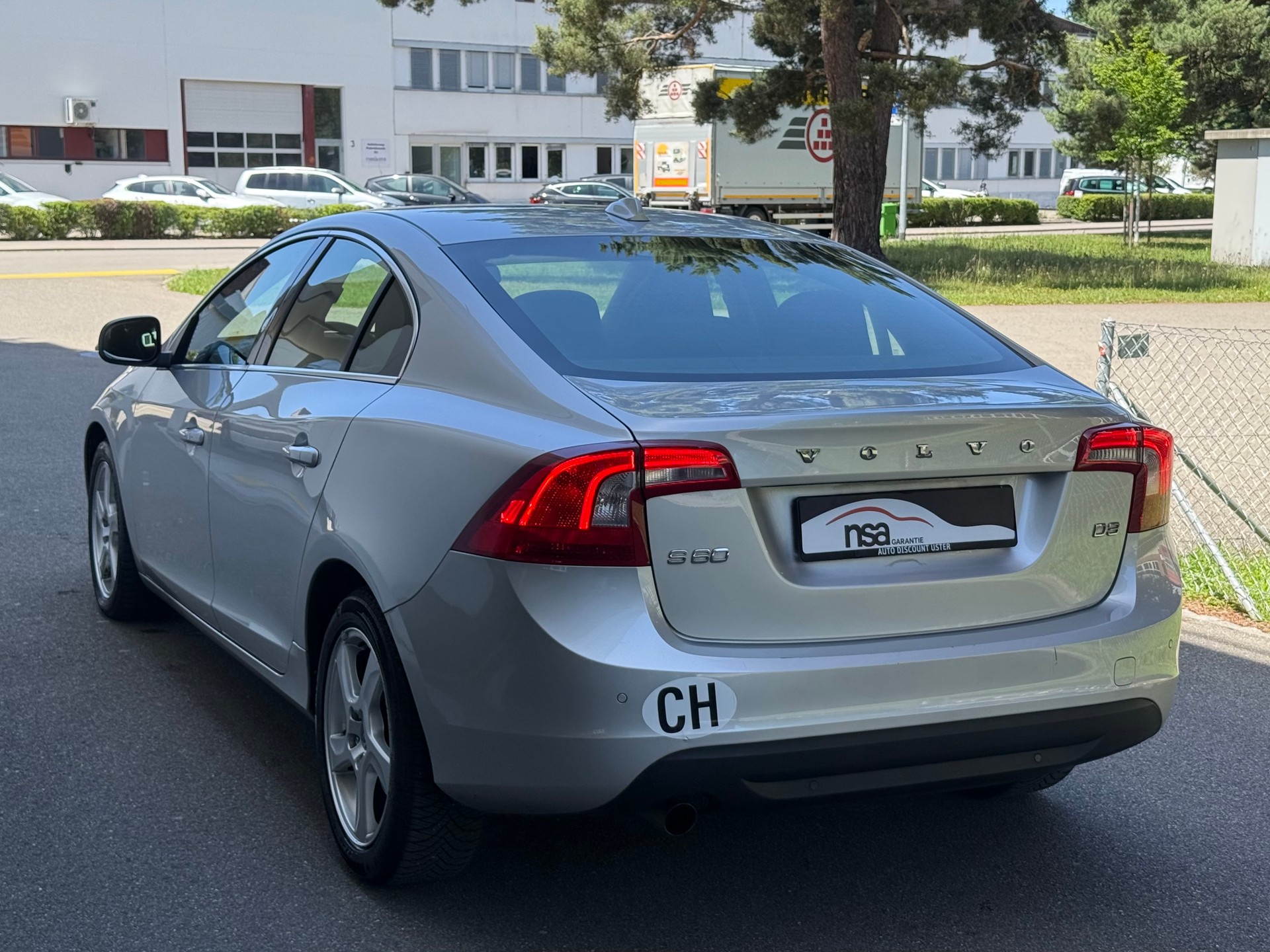 VOLVO S60 D3 Kinetic Geartronic-image-4