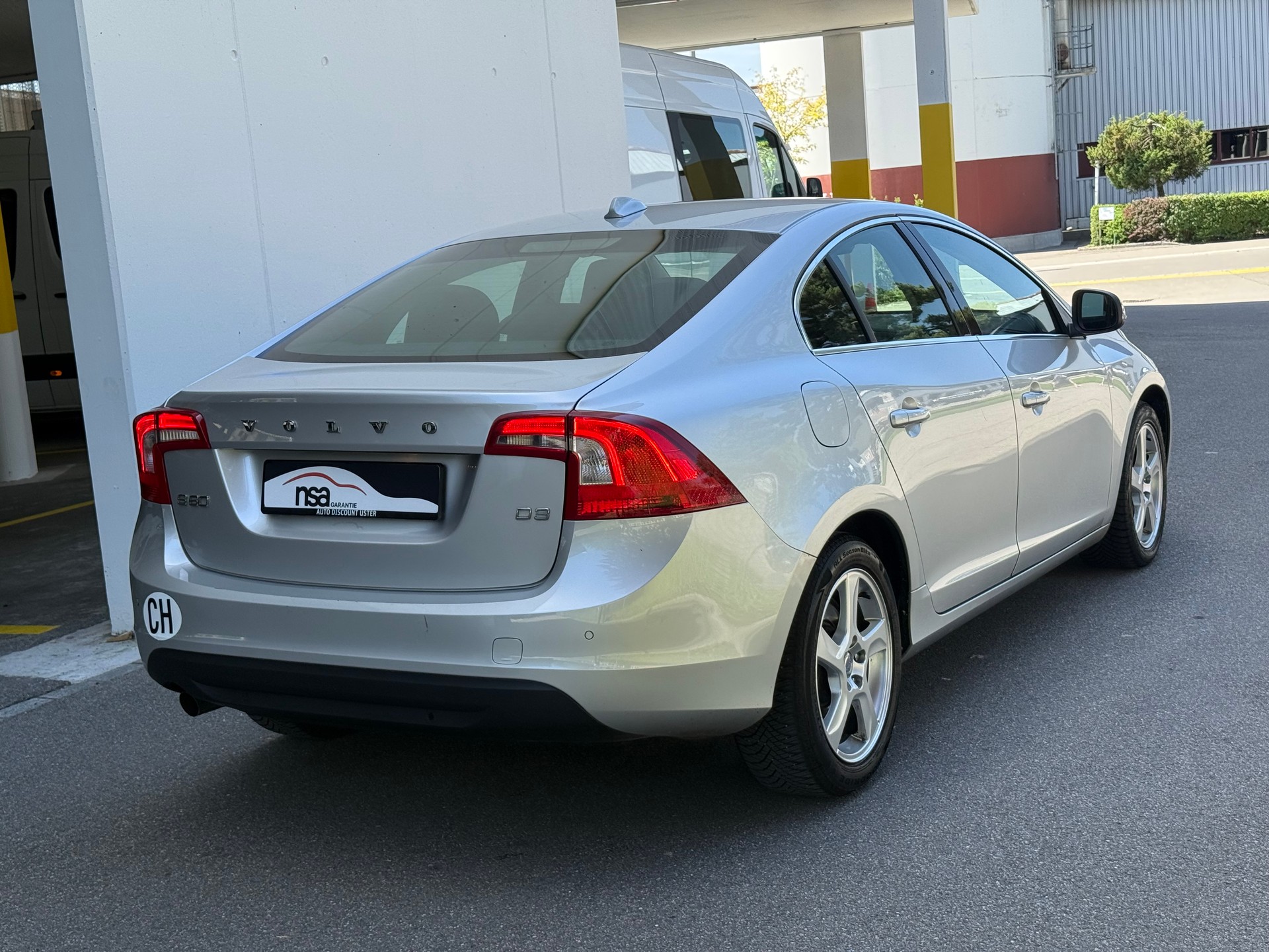 VOLVO S60 D3 Kinetic Geartronic-image-3