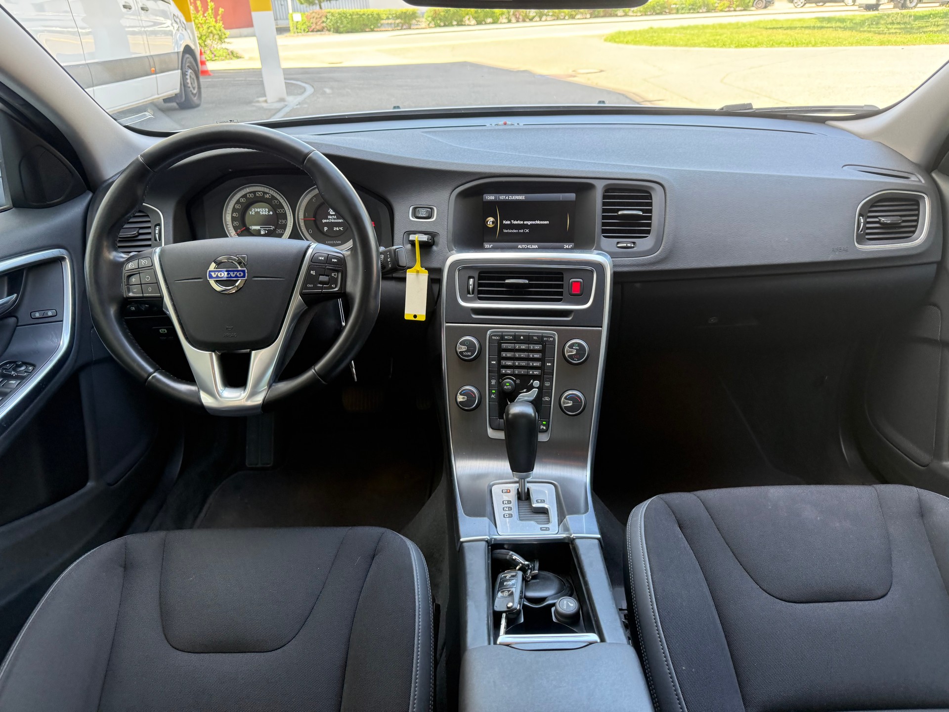 VOLVO S60 D3 Kinetic Geartronic-image-6