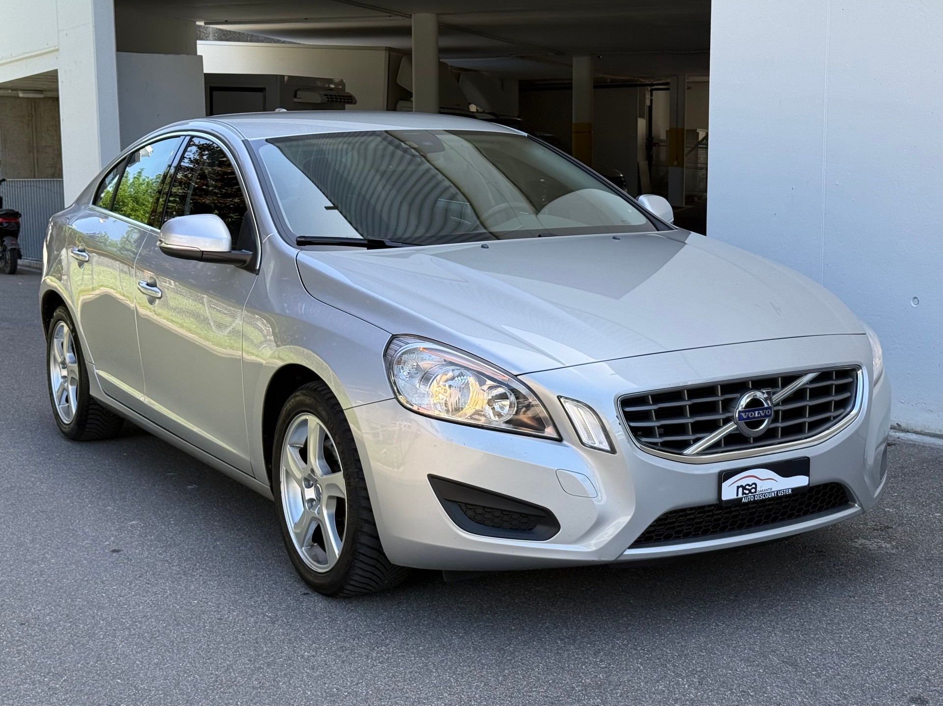 VOLVO S60 D3 Kinetic Geartronic-image-2