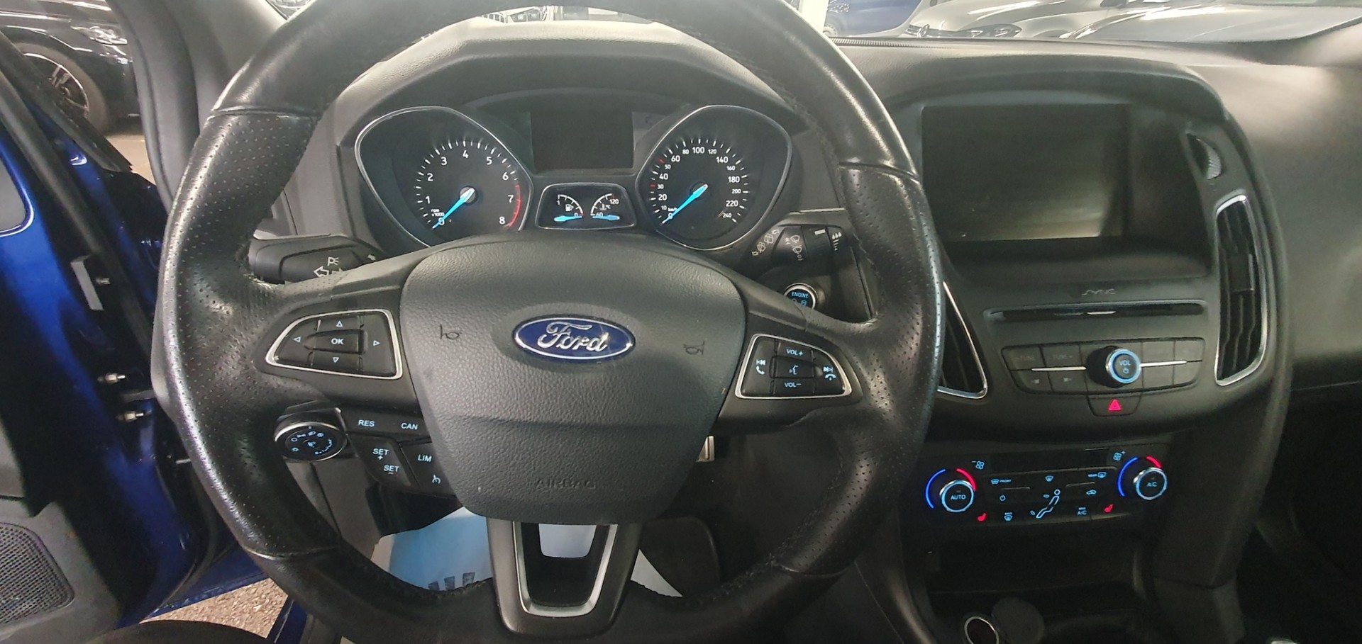 FORD Focus 1.0 SCTi ST Line-image-10