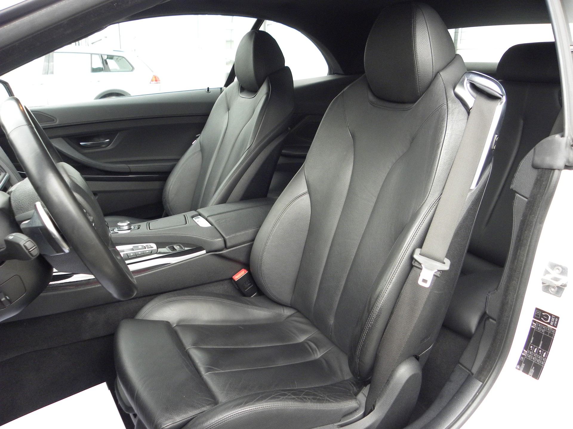 BMW 650i Cabrio xDrive-image-8