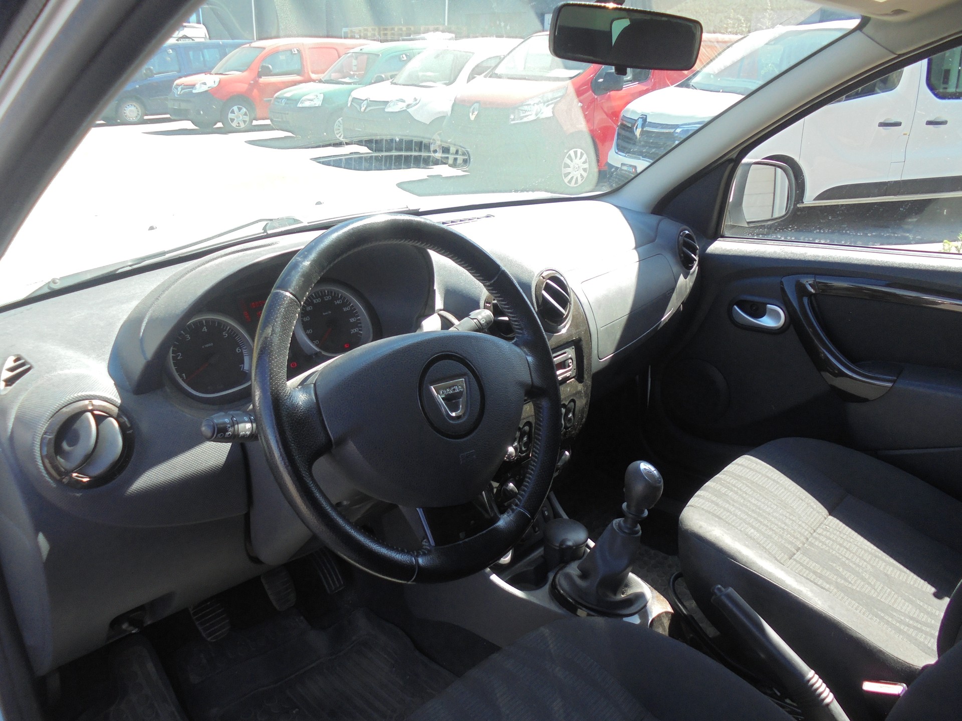 DACIA Duster 1.5 dCi Lauréate 4x4-image-9