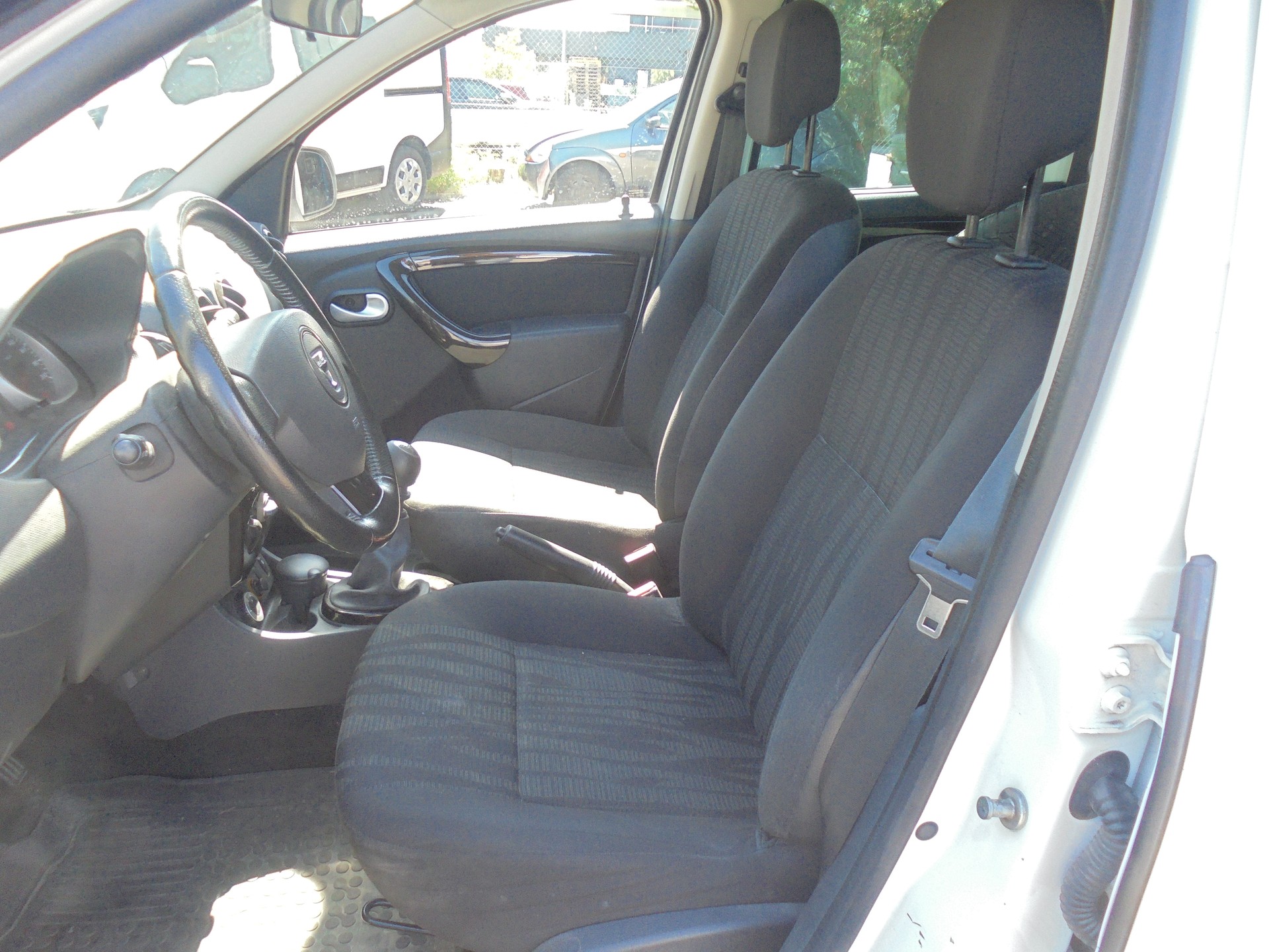 DACIA Duster 1.5 dCi Lauréate 4x4-image-8