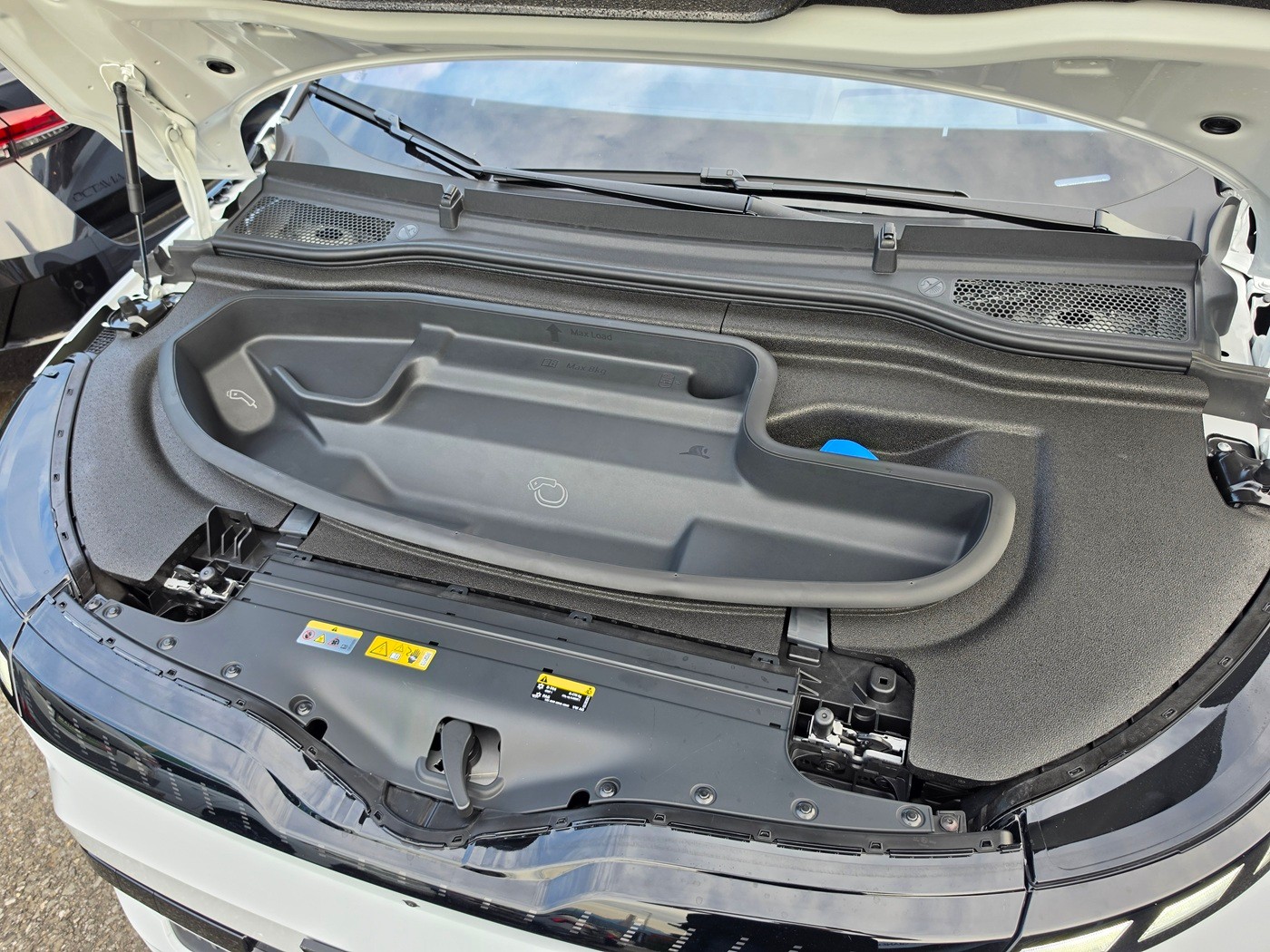 SKODA Enyaq 4x4 RS-image-23