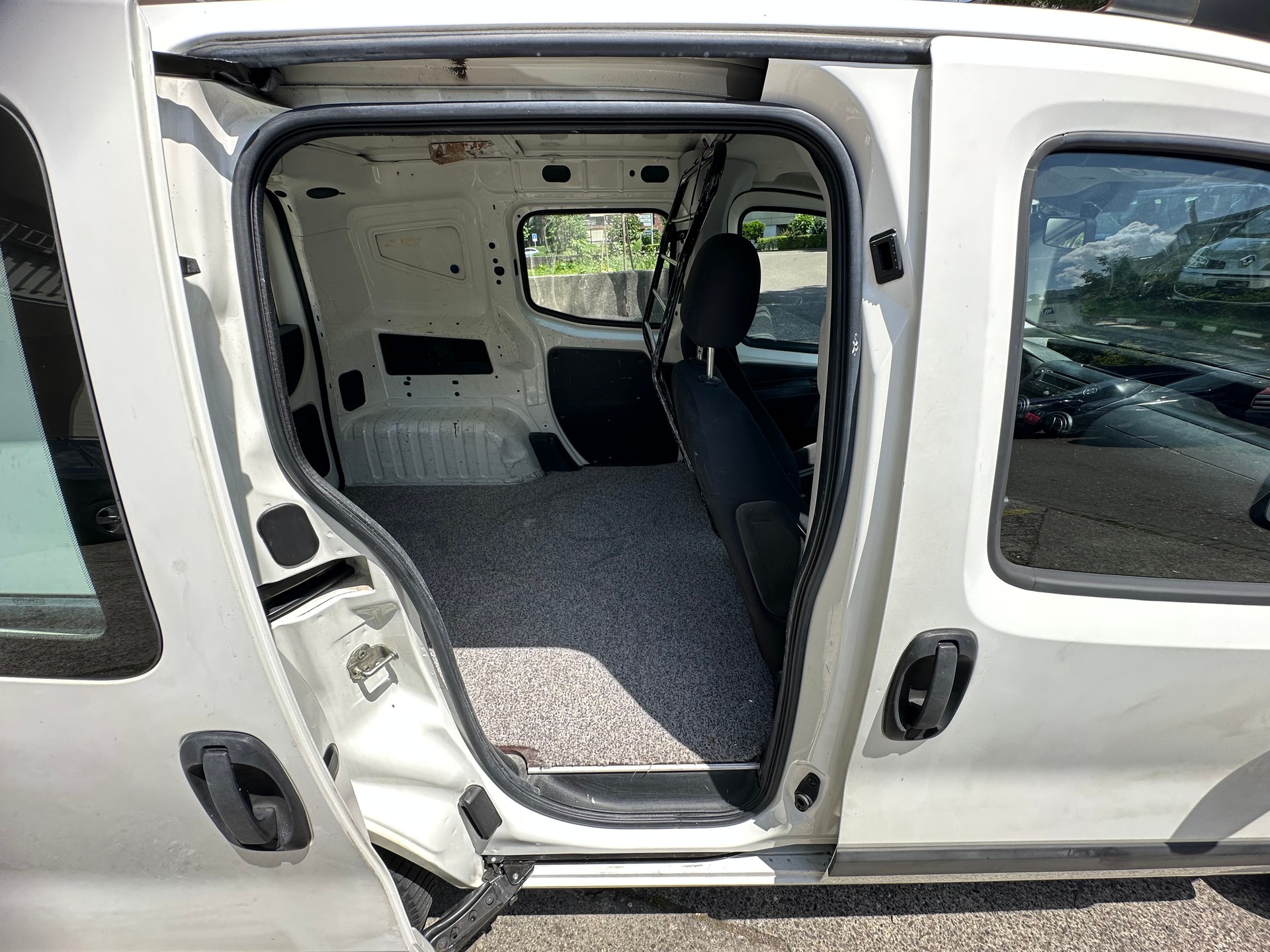 FIAT Fiorino 1.3 MJ Adventure-image-3