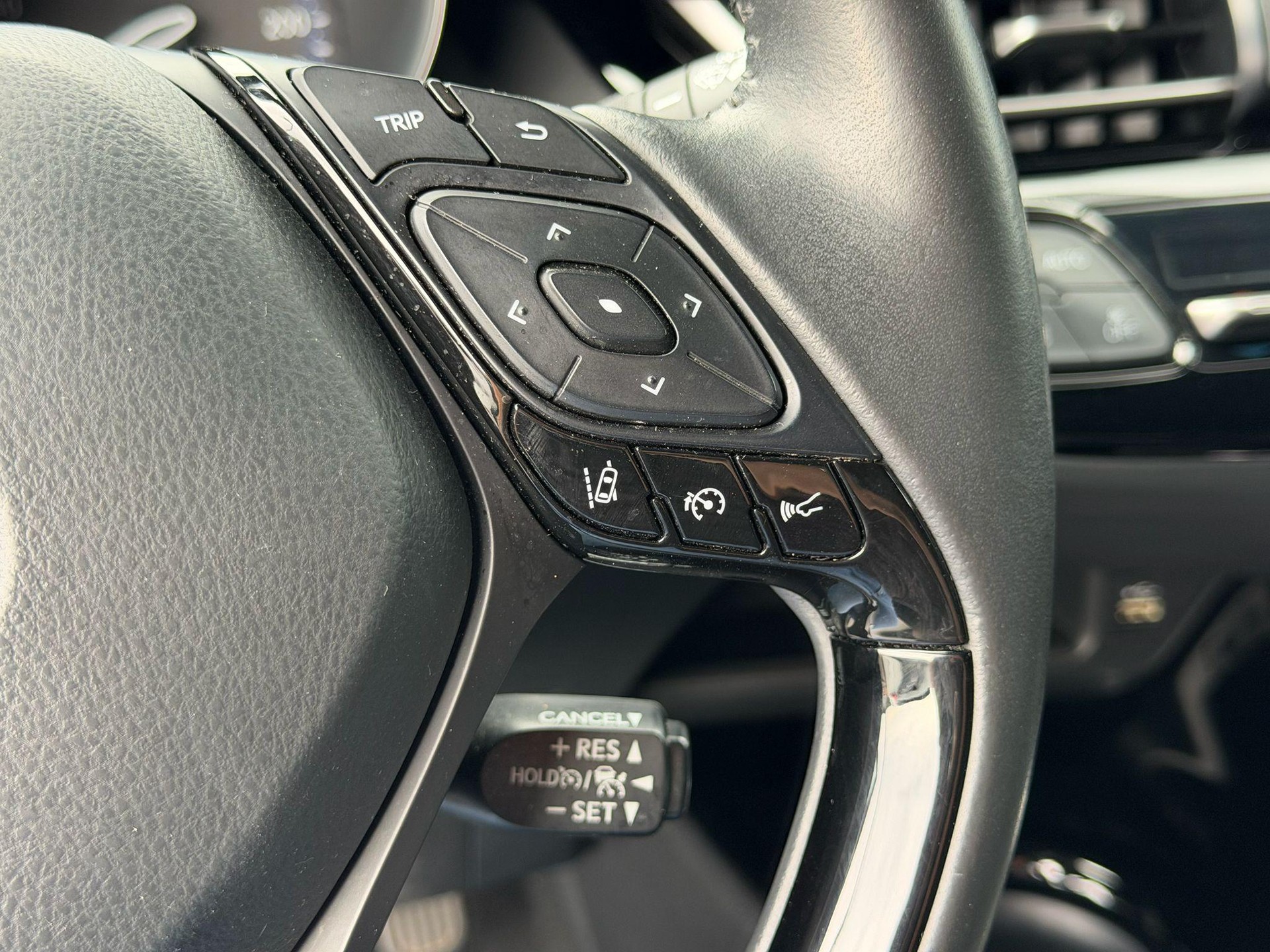 TOYOTA C-HR 1.8 VVTi HSD Trend-image-17