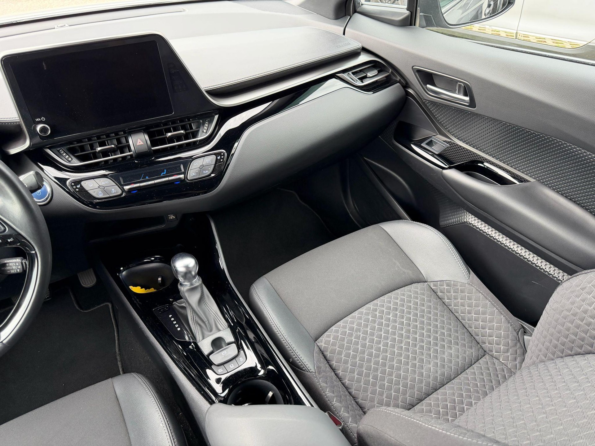 TOYOTA C-HR 1.8 VVTi HSD Trend-image-12