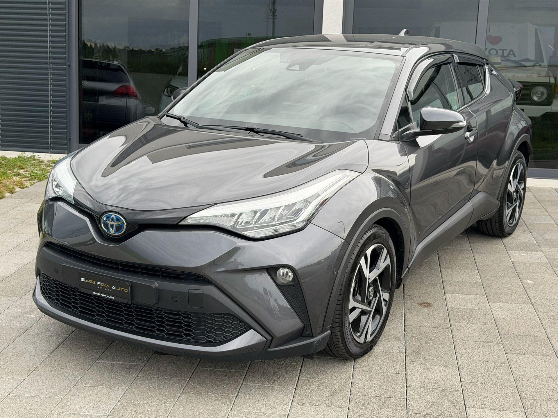 TOYOTA C-HR 1.8 VVTi HSD Trend-image-3
