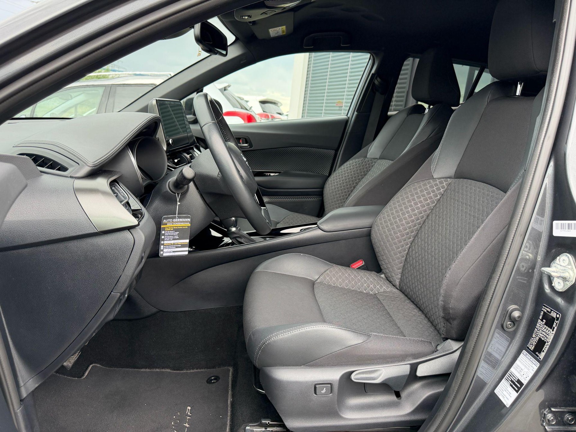 TOYOTA C-HR 1.8 VVTi HSD Trend-image-18