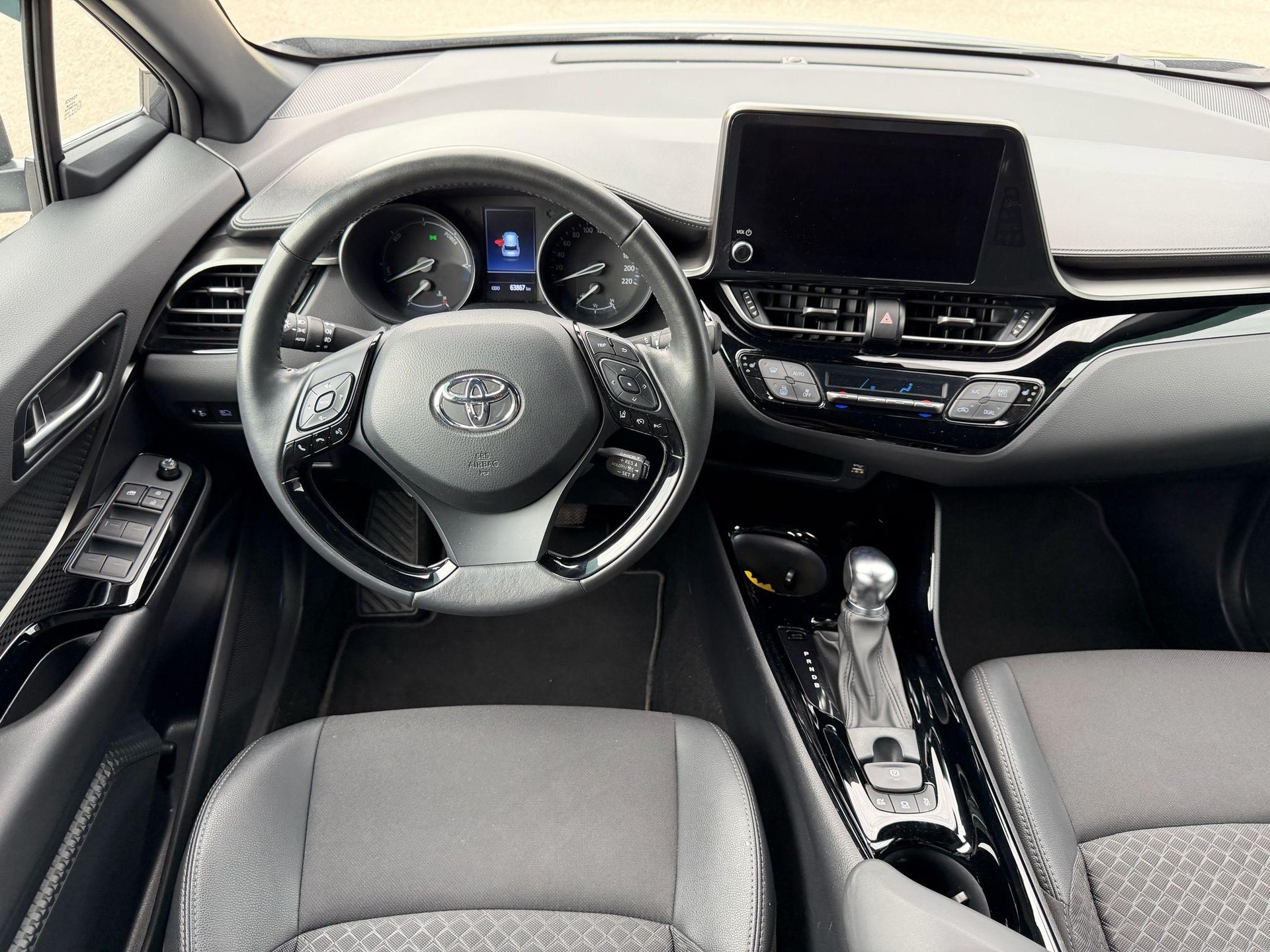 TOYOTA C-HR 1.8 VVTi HSD Trend-image-8