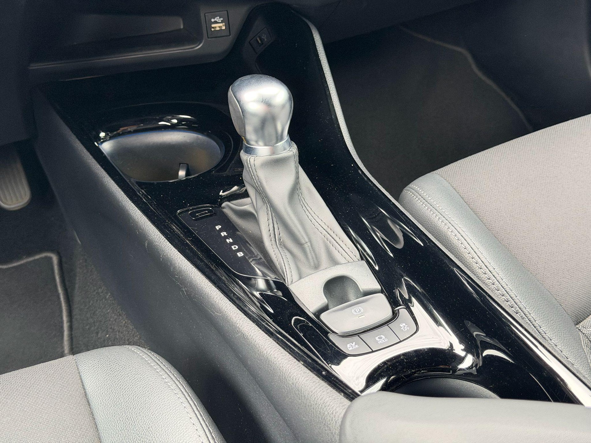 TOYOTA C-HR 1.8 VVTi HSD Trend-image-13