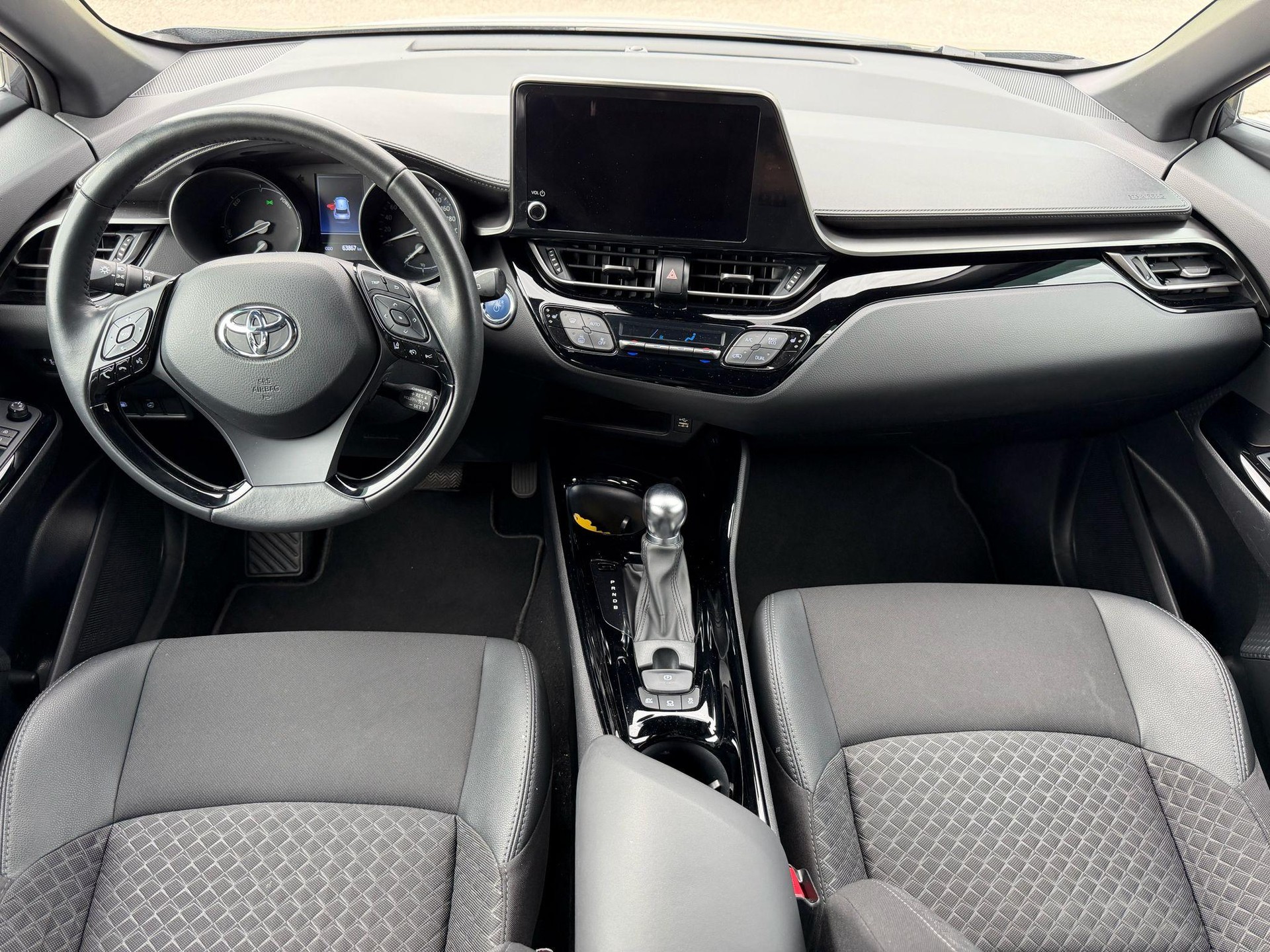 TOYOTA C-HR 1.8 VVTi HSD Trend-image-10