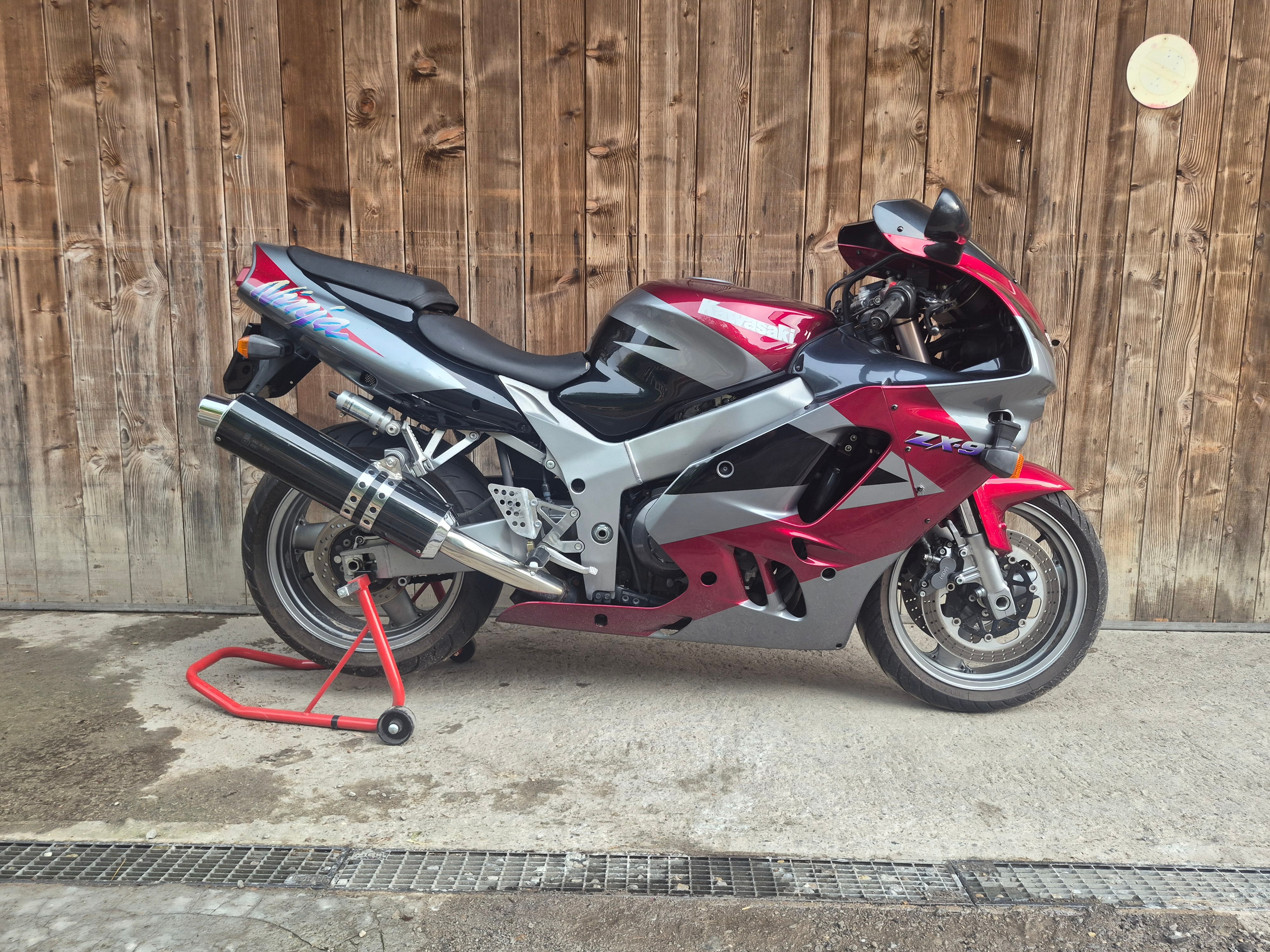 KAWASAKI NINJA ZX-9R - acquistare un veicolo usato | AutoScout24