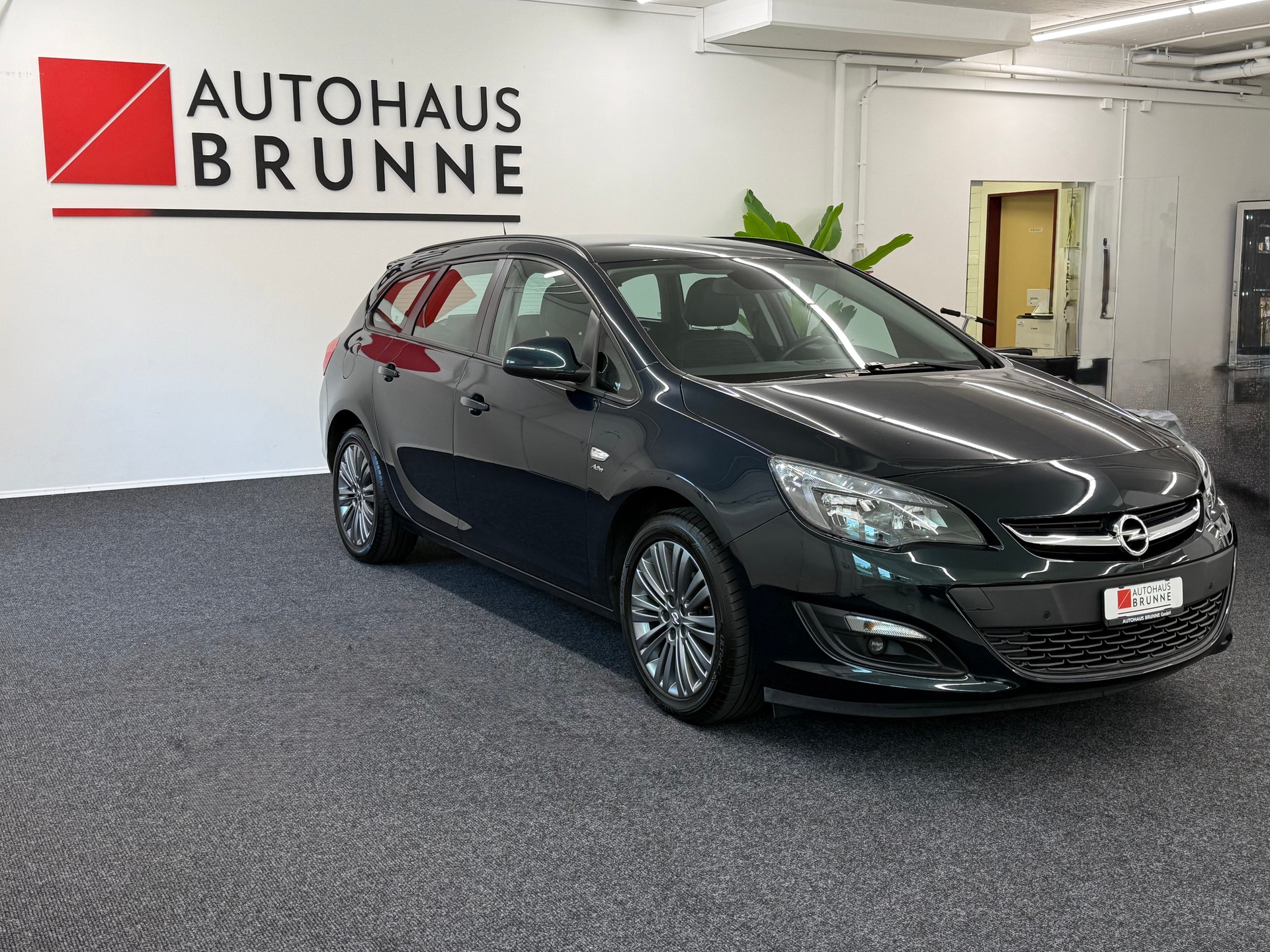 OPEL Astra SportsTourer 1.4i 16V Turbo Active AHK-image-2