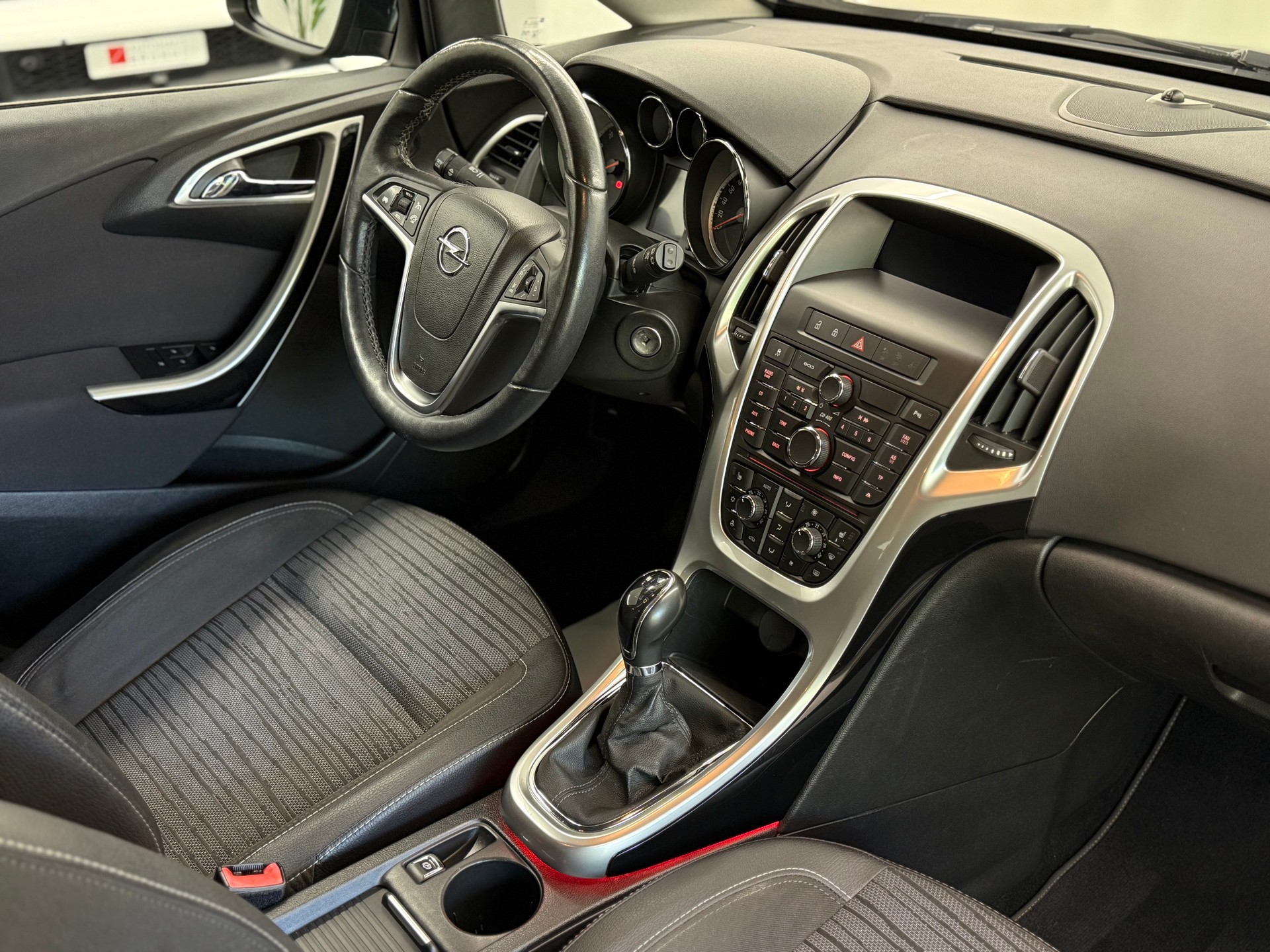 OPEL Astra SportsTourer 1.4i 16V Turbo Active AHK-image-12