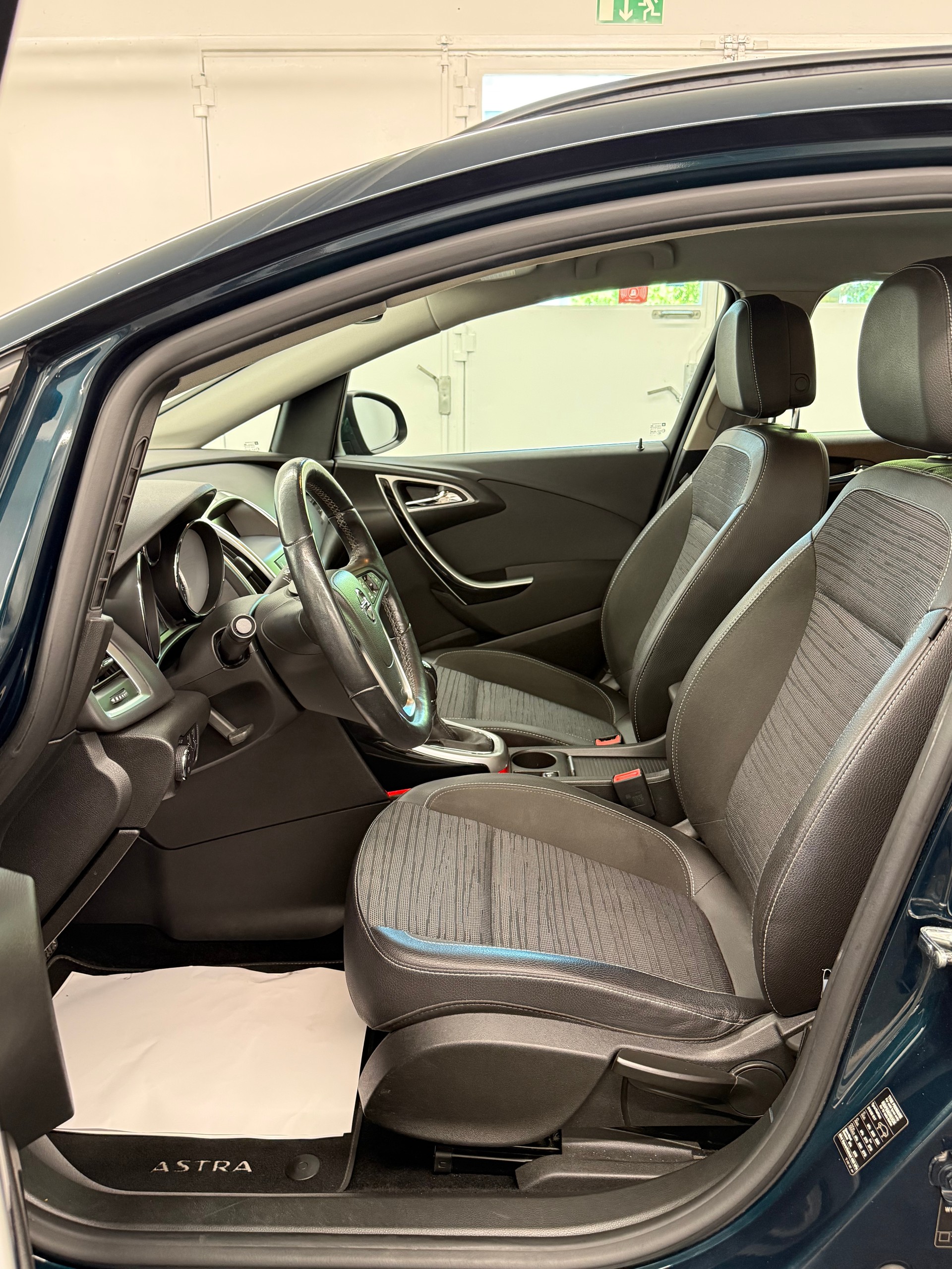 OPEL Astra SportsTourer 1.4i 16V Turbo Active AHK-image-14