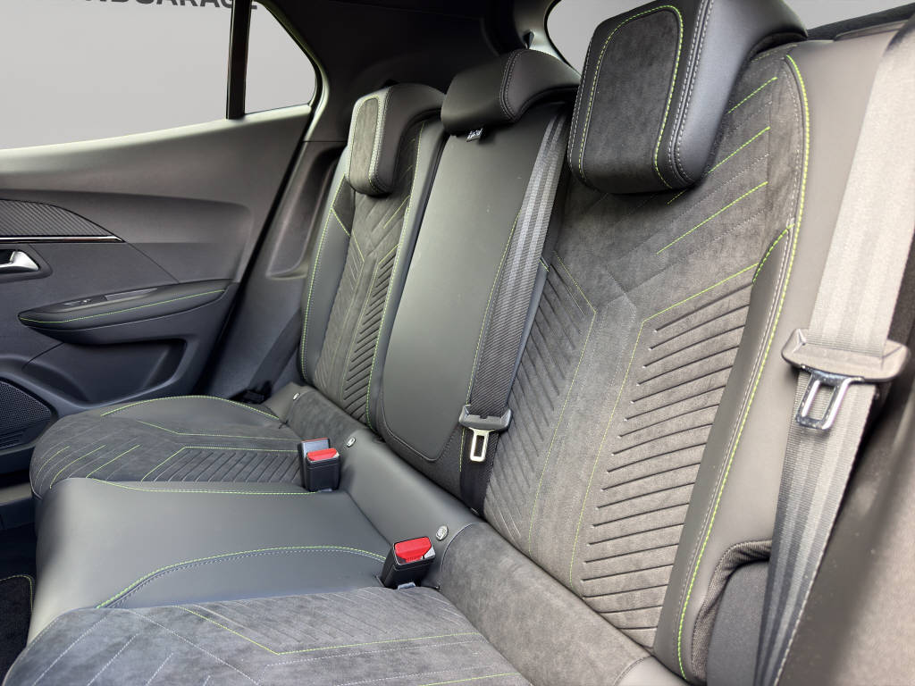 PEUGEOT 2008 1.2 Hybrid 145 GT-image-6